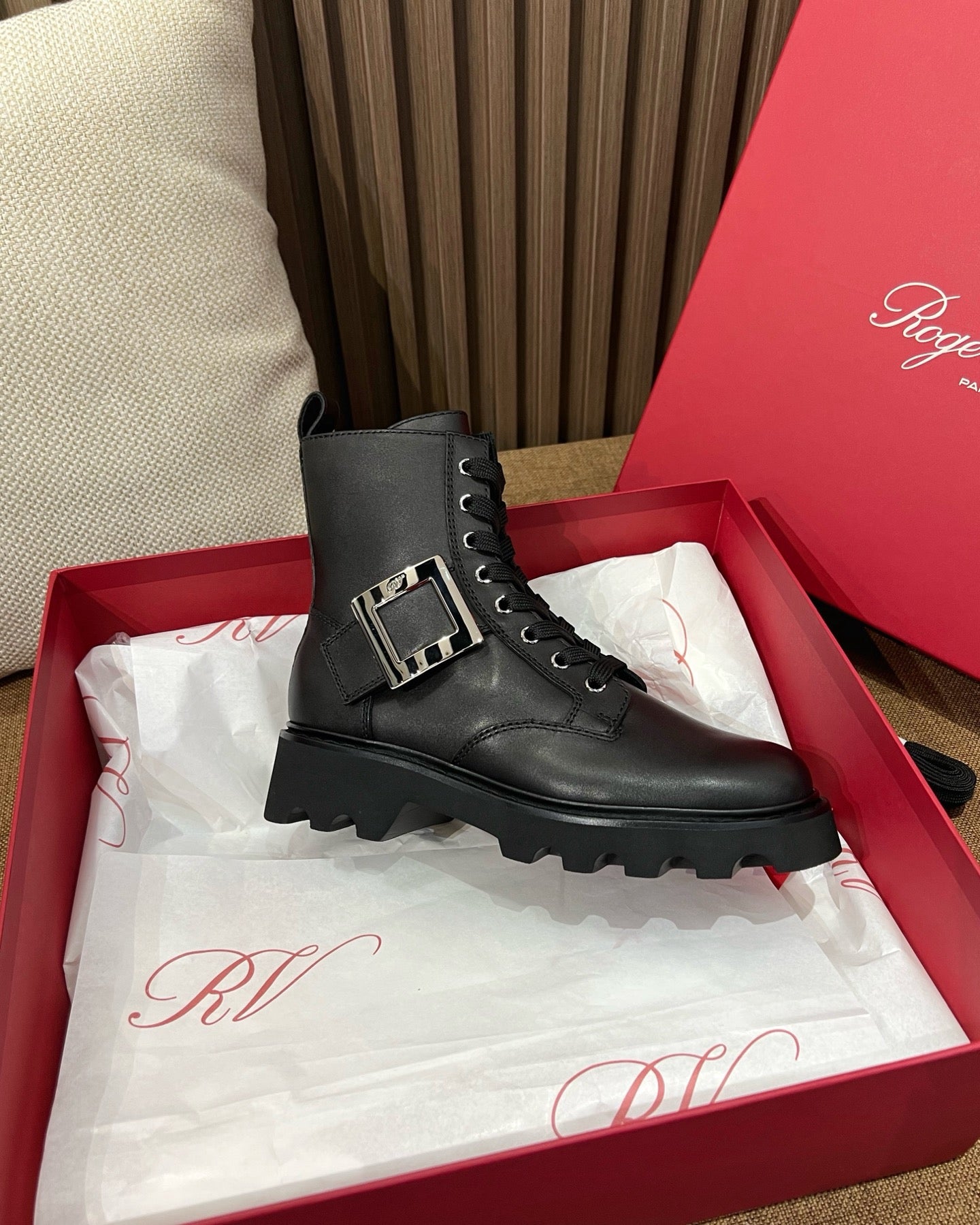 로저비비에 비브 레인저스 레더 부티 블랙