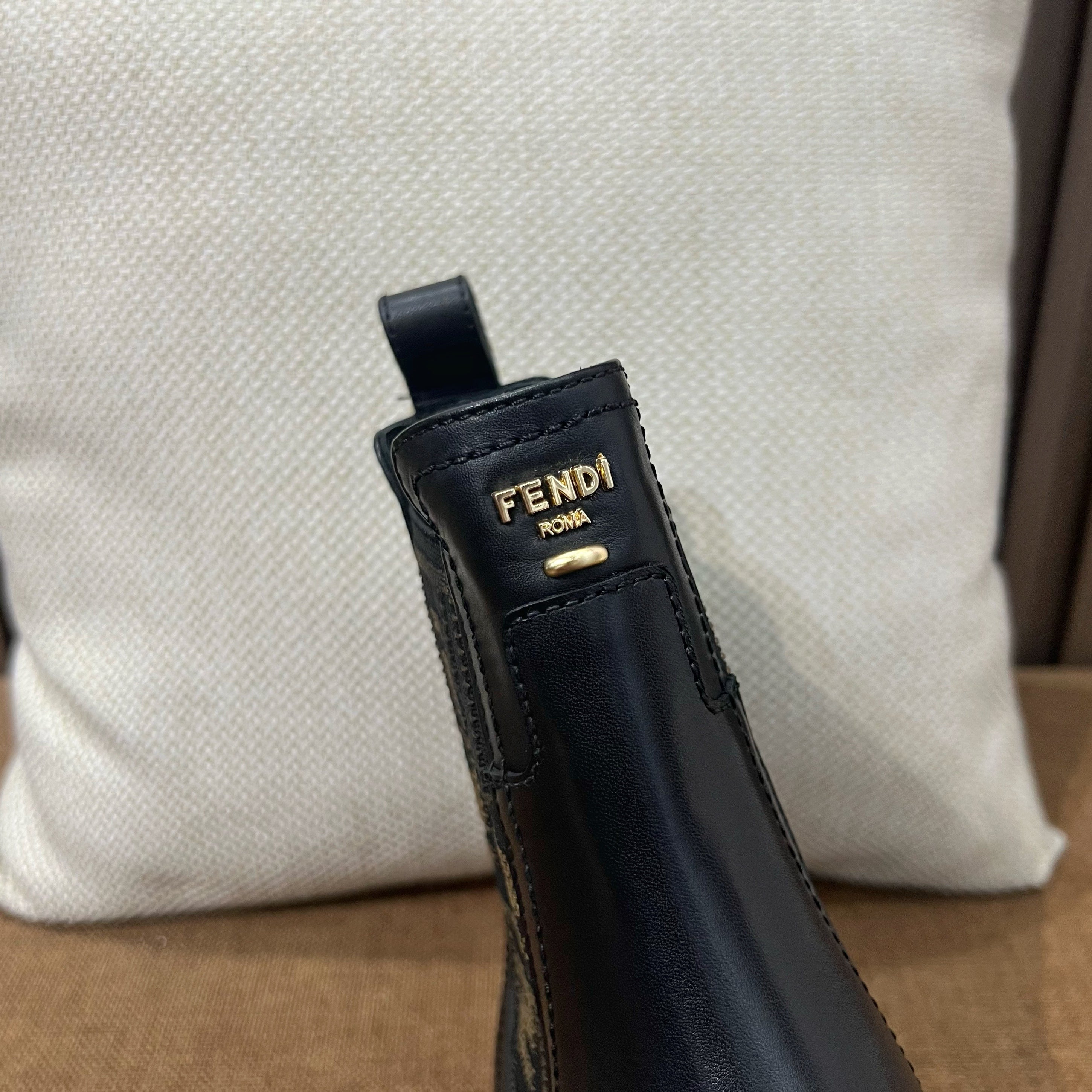 펜디 필로 레더 첼시 부츠