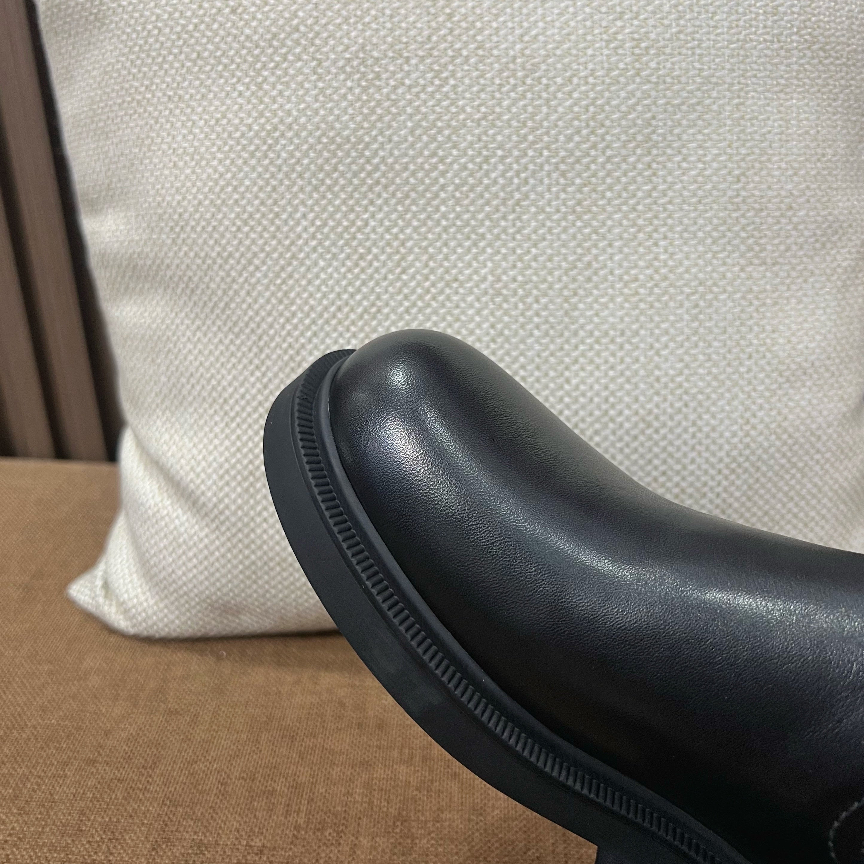 펜디 필로 레더 첼시 부츠