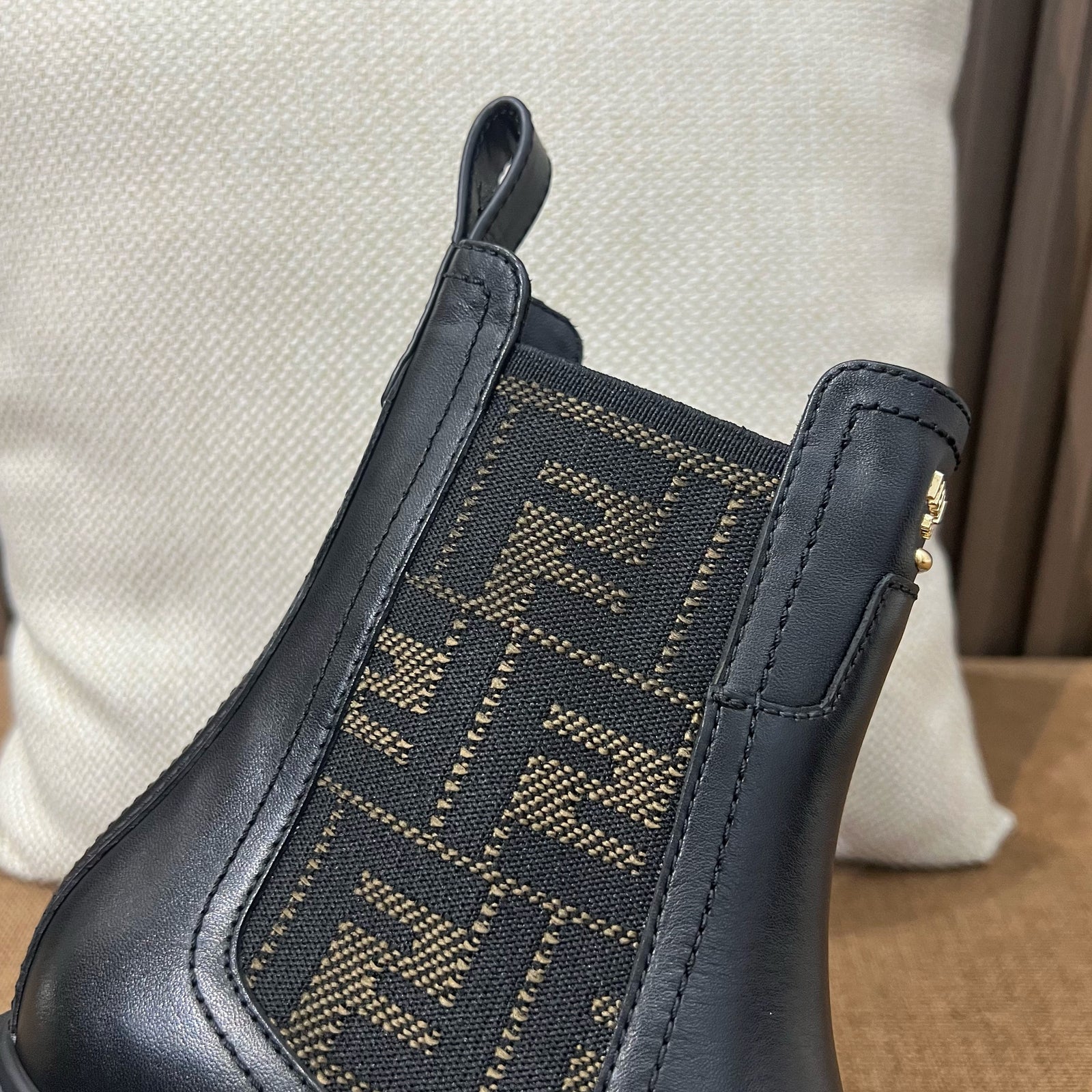 펜디 필로 레더 첼시 부츠