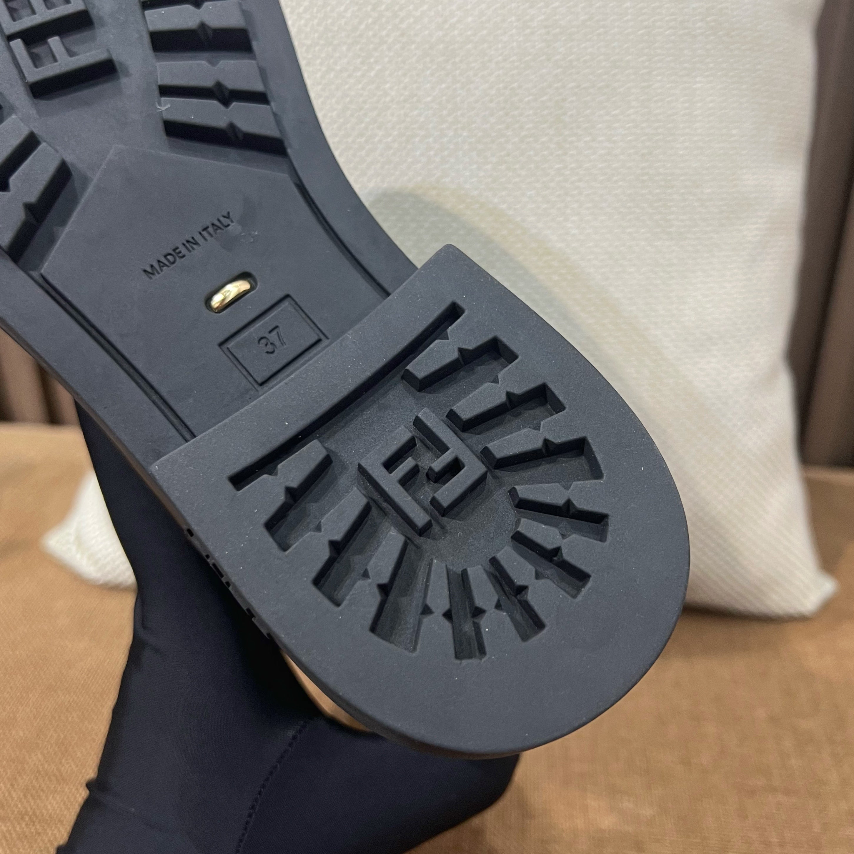 펜디 필로 레더 첼시 부츠