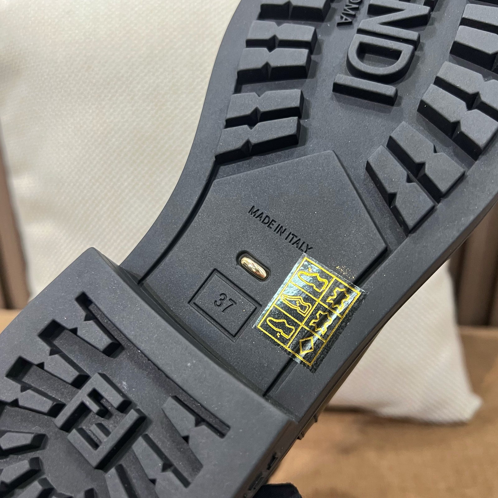 펜디 필로 레더 첼시 부츠