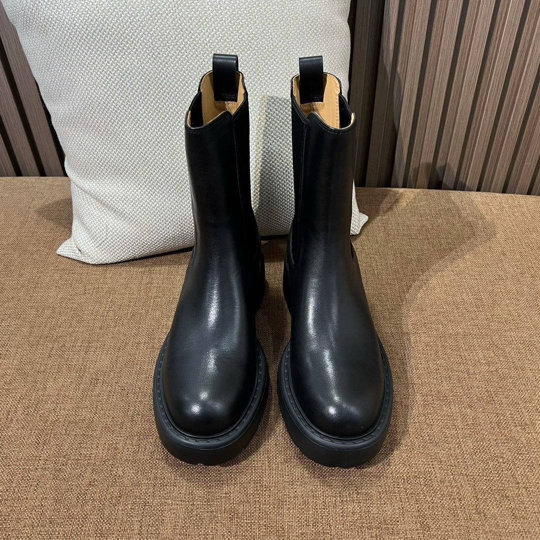 미우 미우 레더 부티 블랙