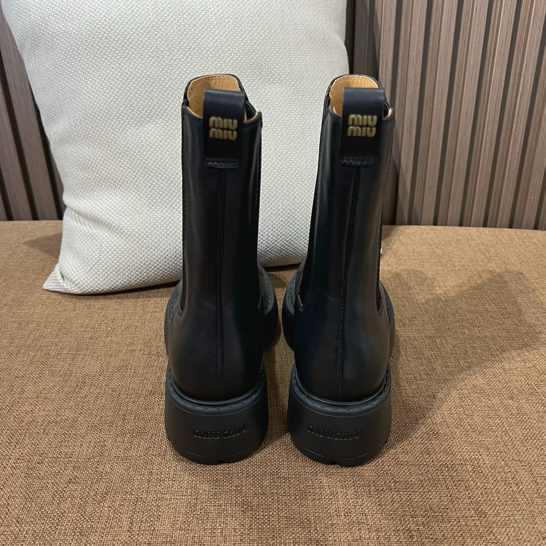 미우 미우 레더 부티 블랙