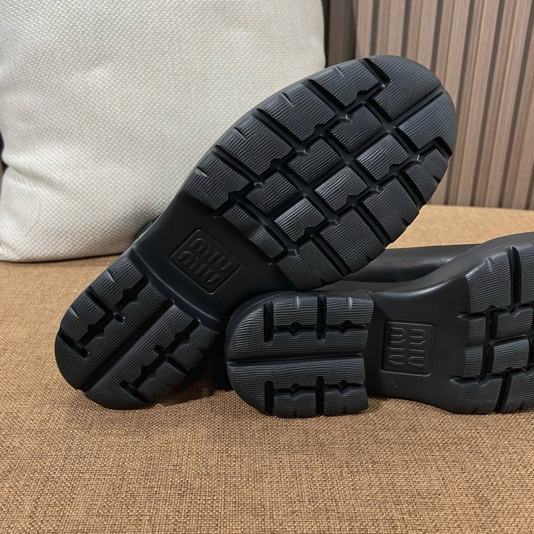 미우 미우 레더 부티 블랙