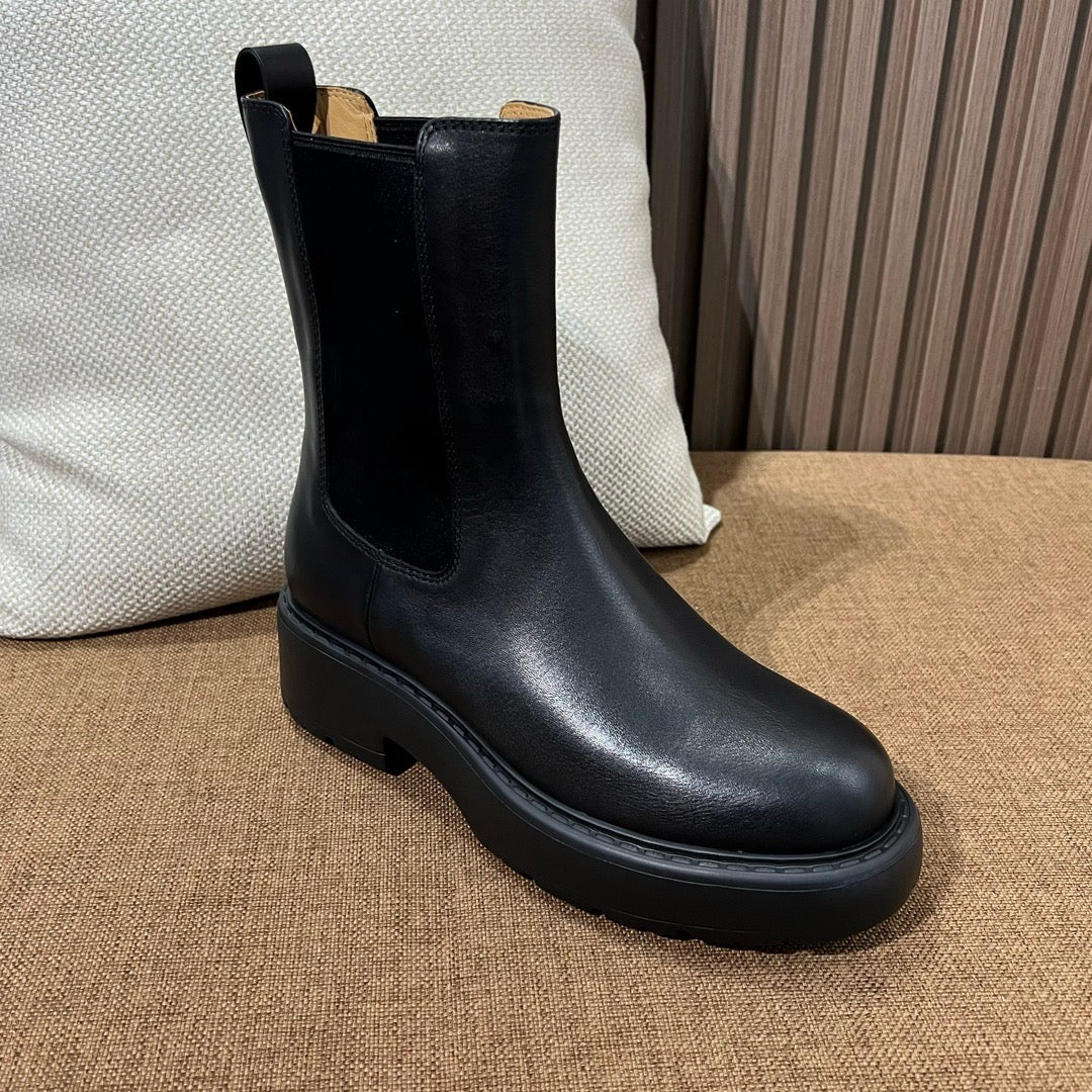 미우 미우 레더 부티 블랙