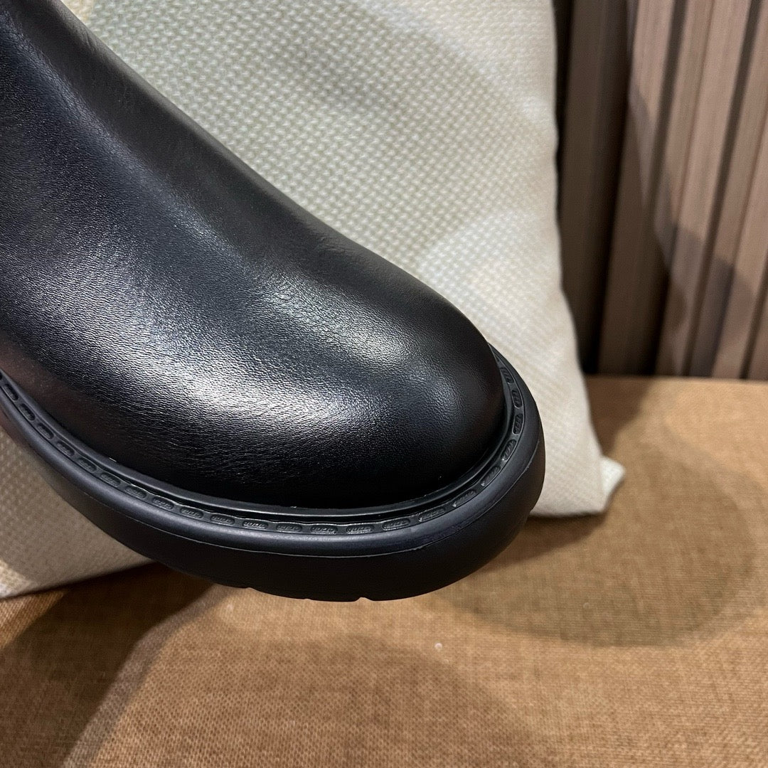 미우 미우 레더 부티 블랙