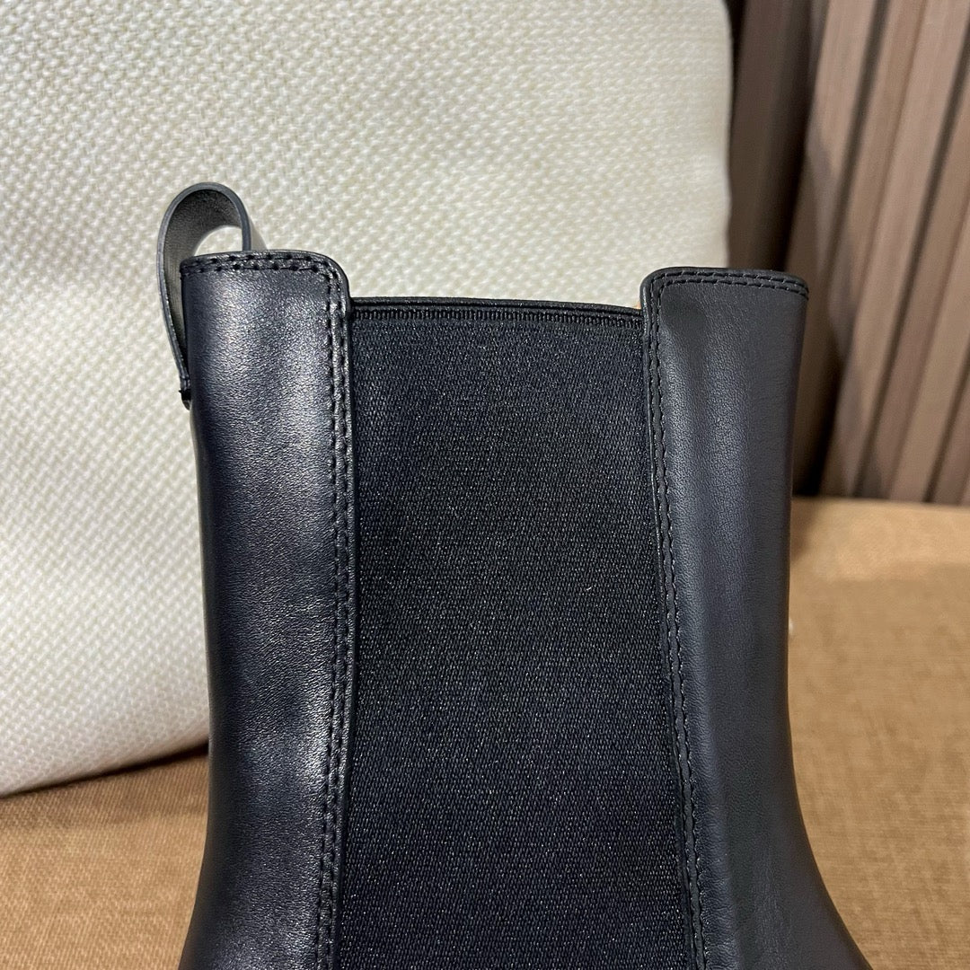 미우 미우 레더 부티 블랙