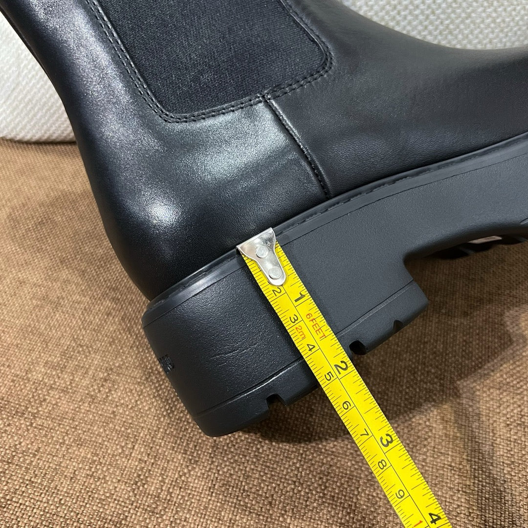 미우 미우 레더 부티 블랙