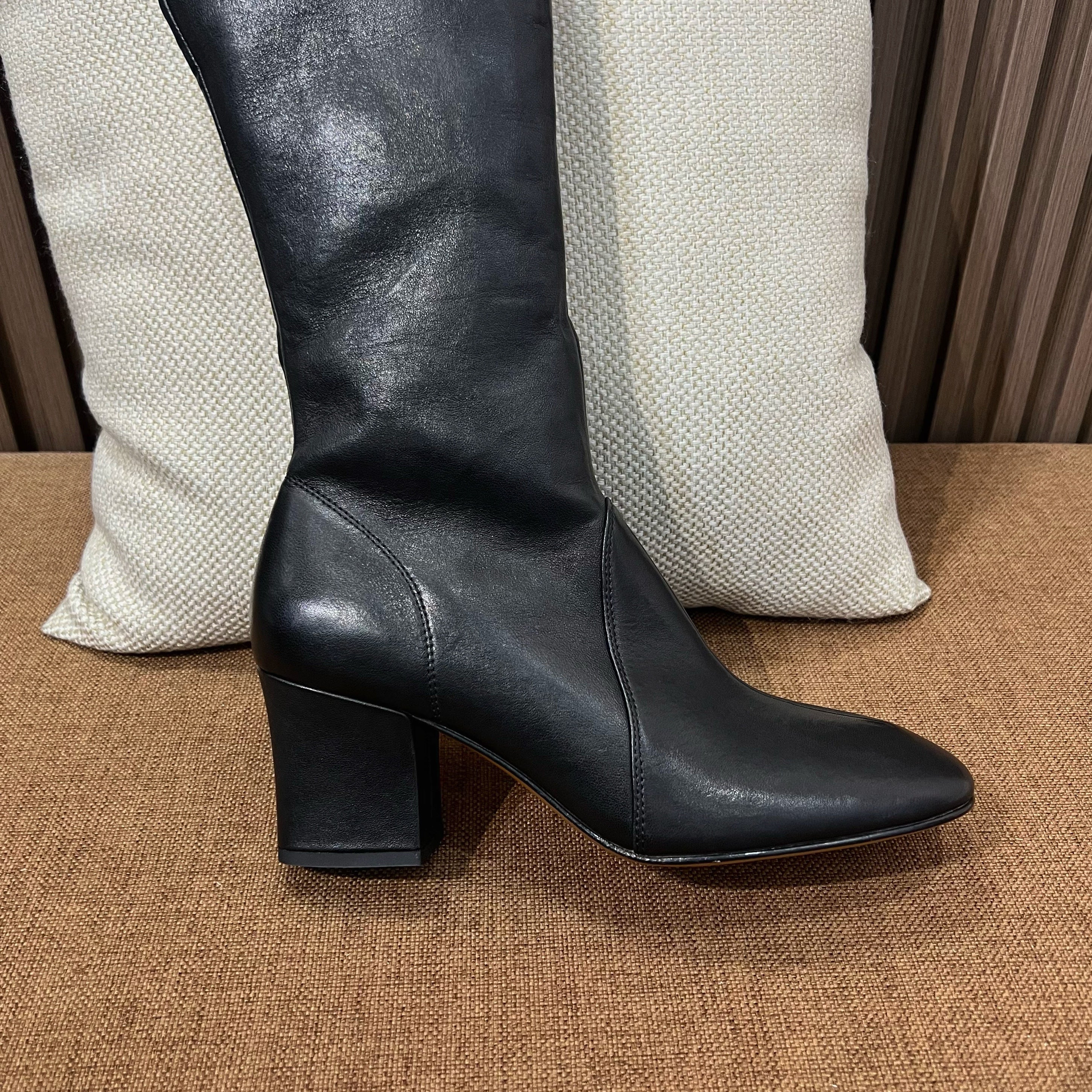 미우 미우 나파 레더 부츠 버클