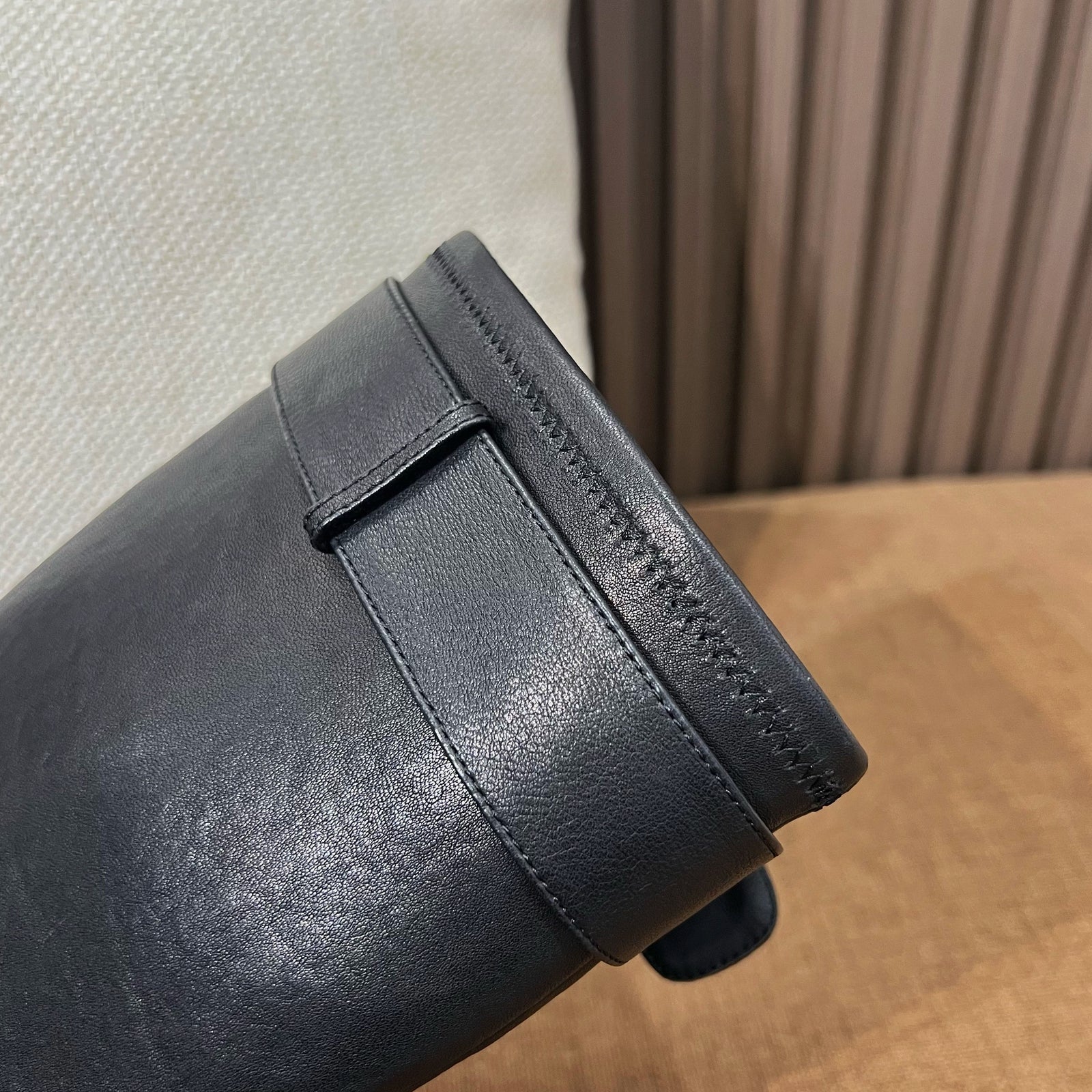 미우 미우 나파 레더 부츠 버클