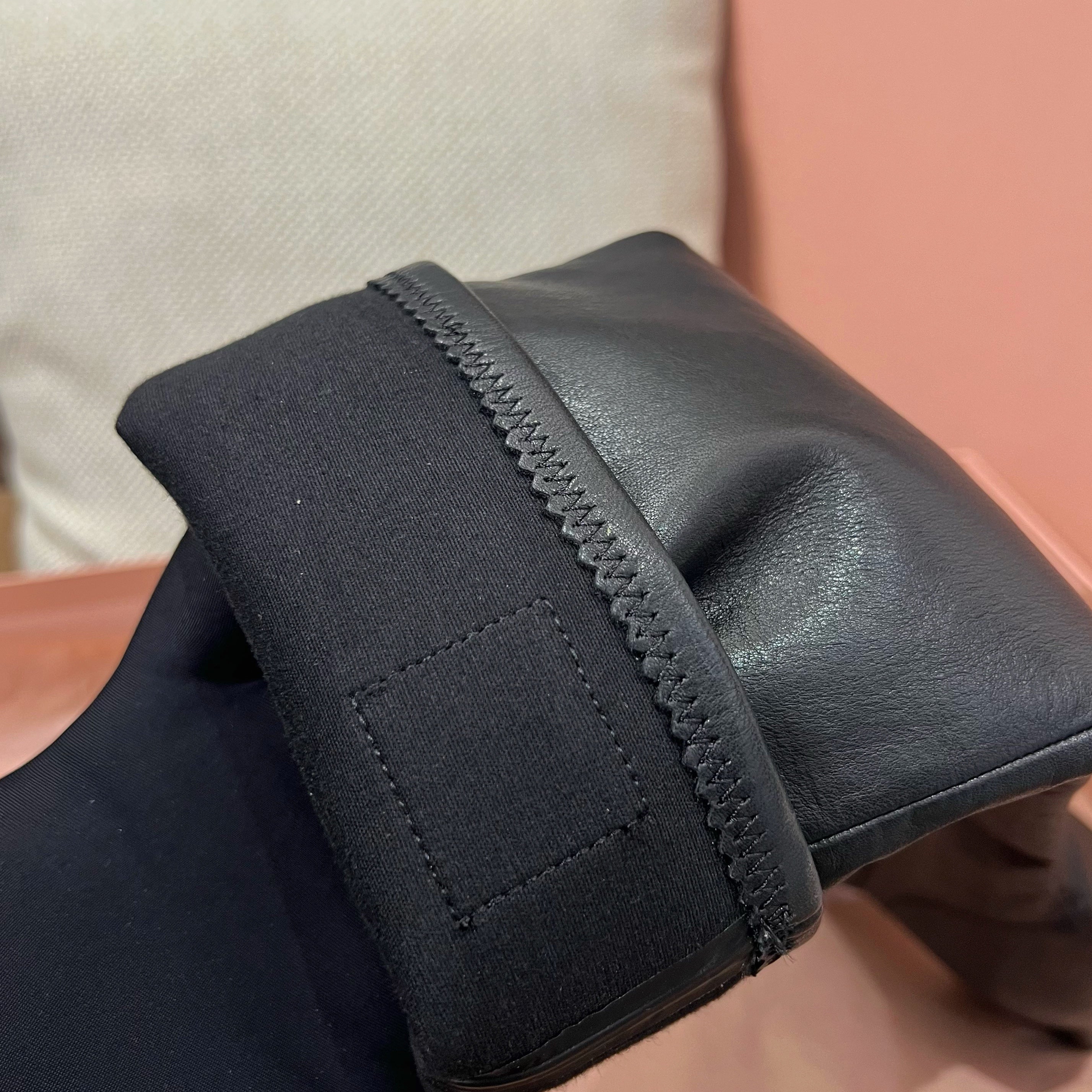 미우 미우 나파 레더 부츠 버클