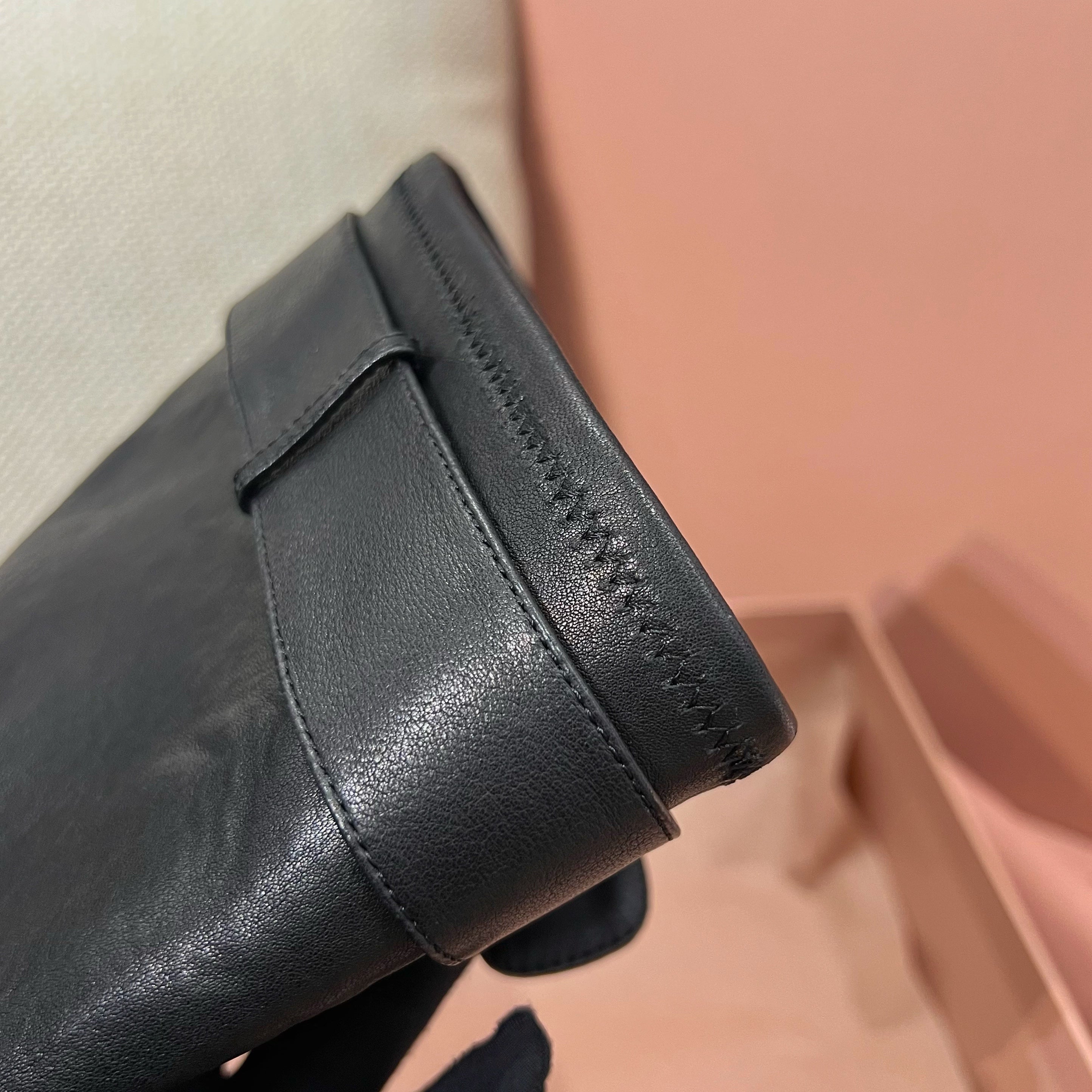 미우 미우 나파 레더 부츠 버클