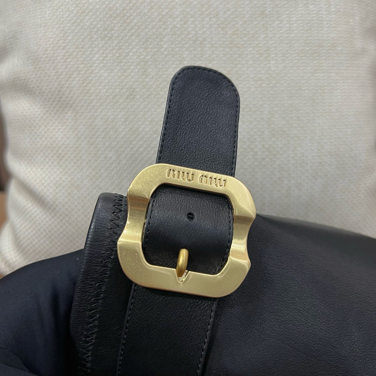 미우 미우 나파 레더 부츠 버클