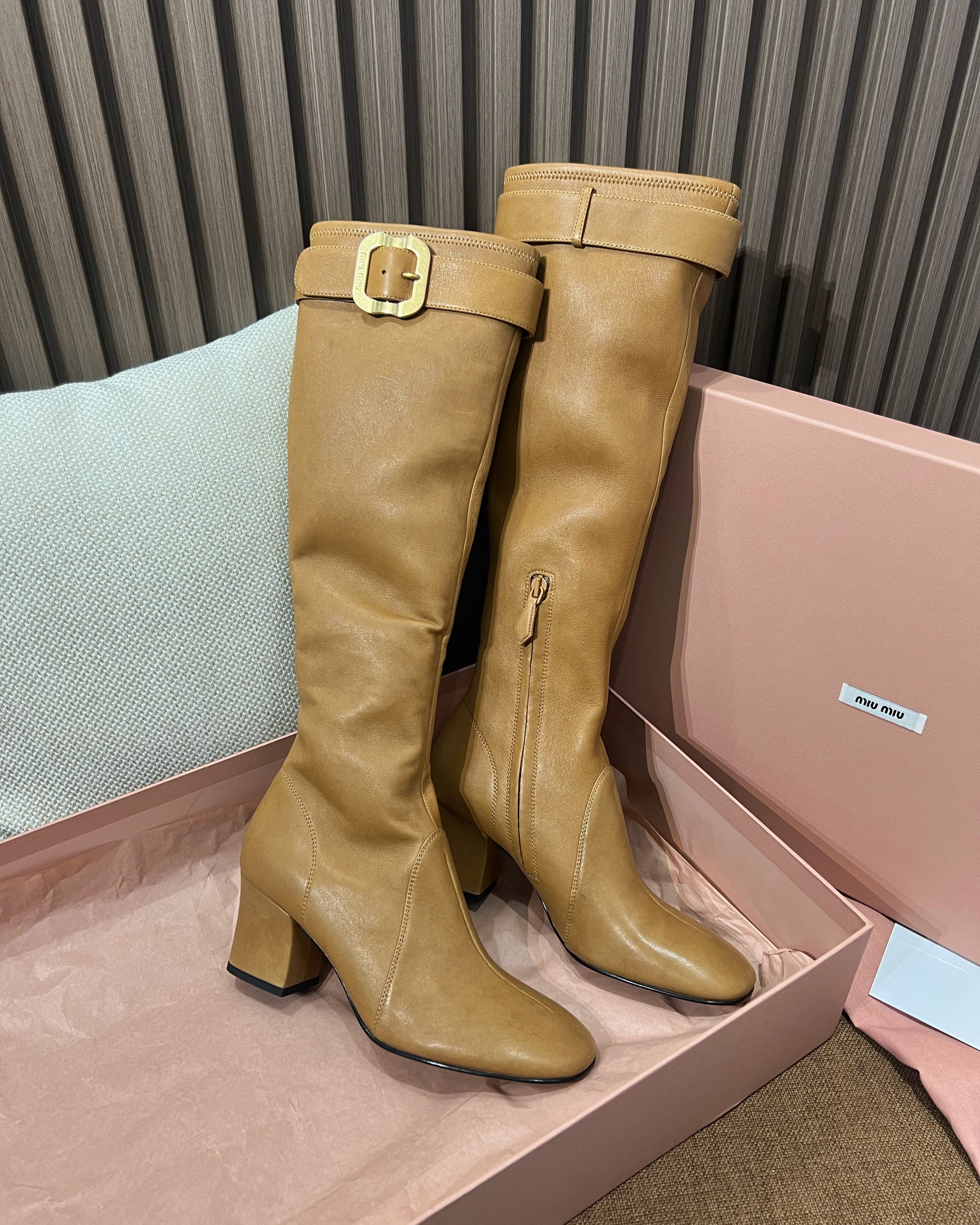 미우 미우 나파 레더 부츠 버클