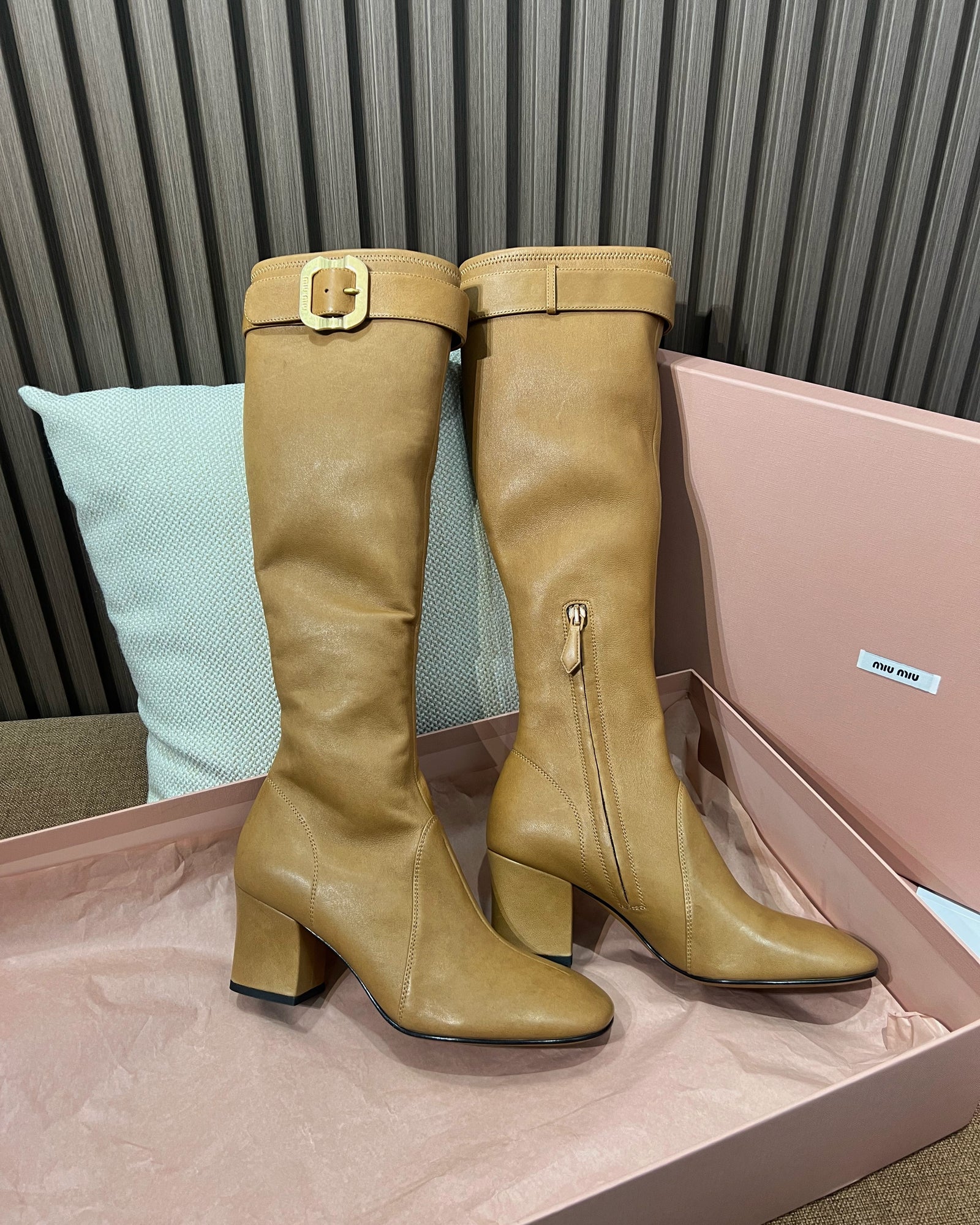 미우 미우 나파 레더 부츠 버클
