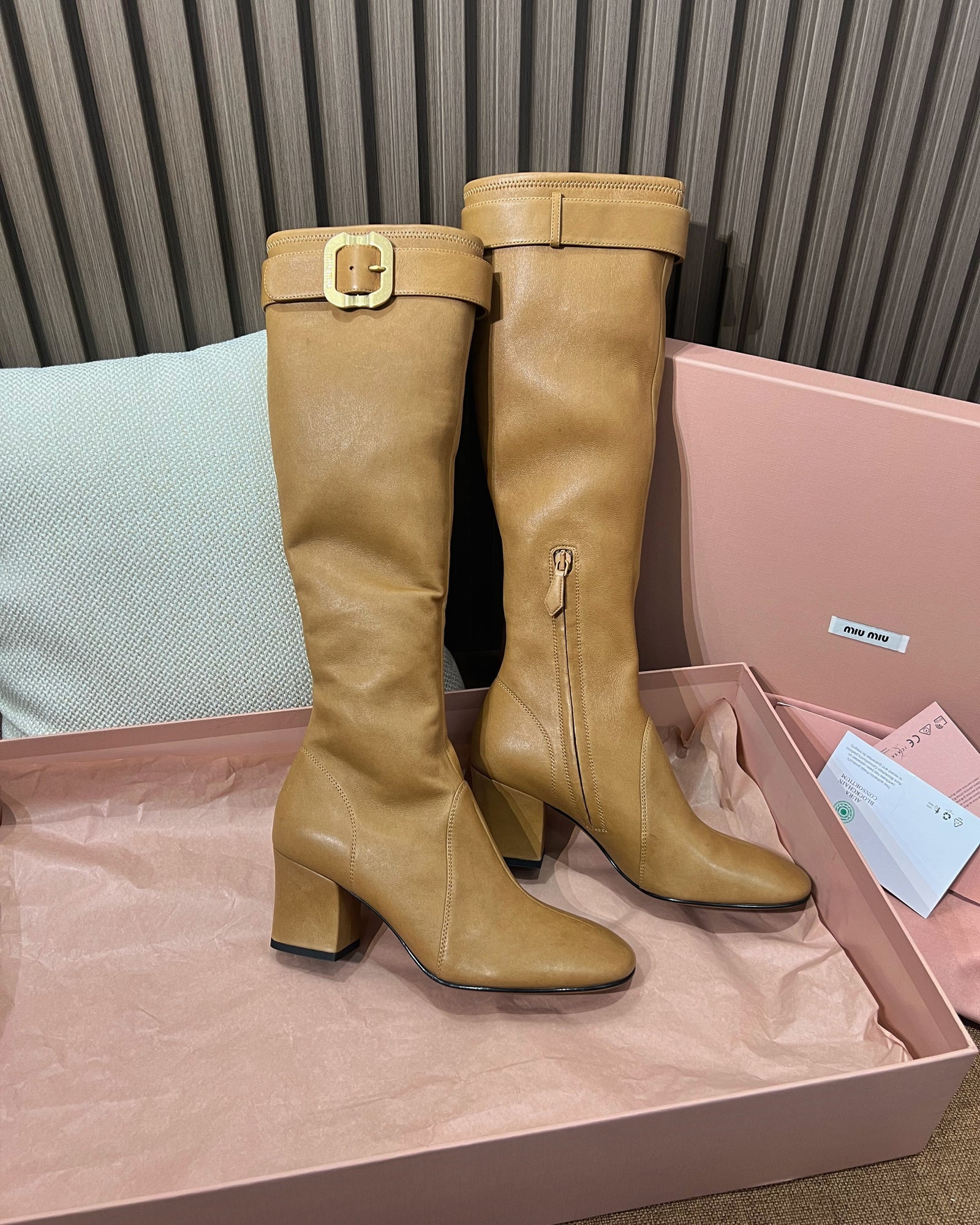 미우 미우 나파 레더 부츠 버클