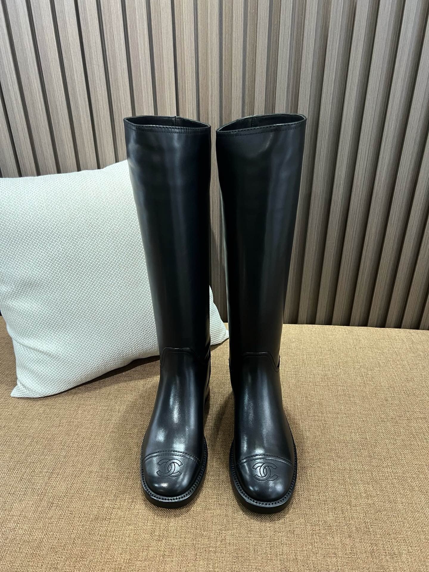 샤넬 하이 부츠 카프스킨 블랙