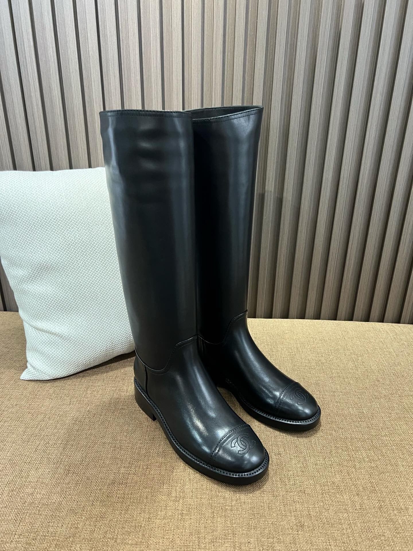 샤넬 하이 부츠 카프스킨 블랙