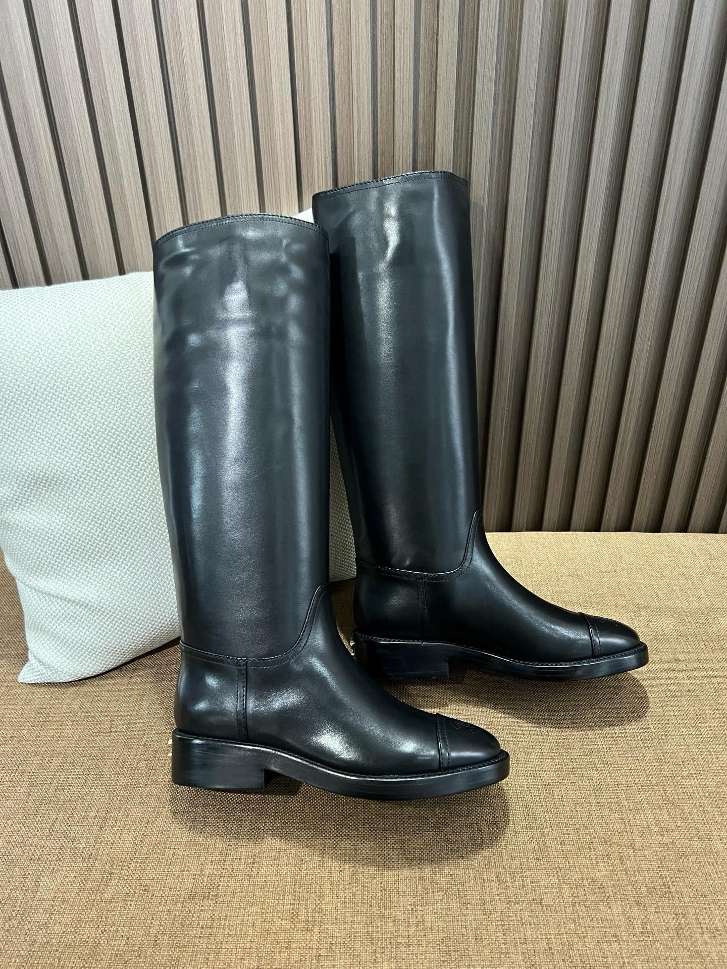 샤넬 하이 부츠 카프스킨 블랙