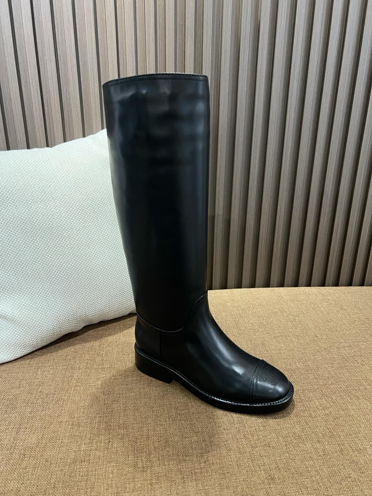 샤넬 하이 부츠 카프스킨 블랙