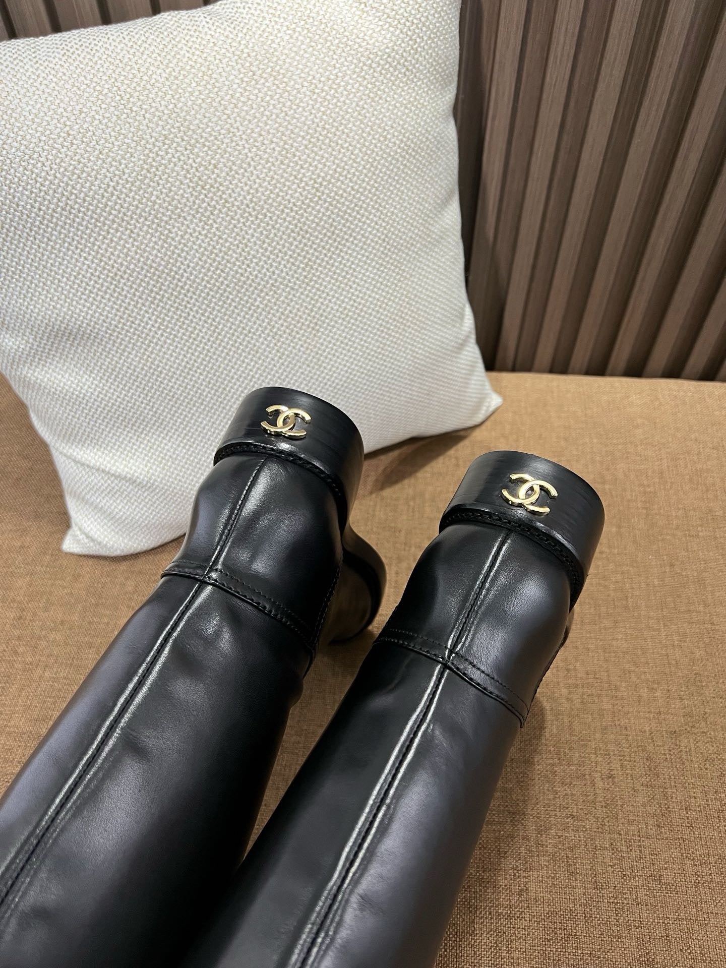 샤넬 하이 부츠 카프스킨 블랙