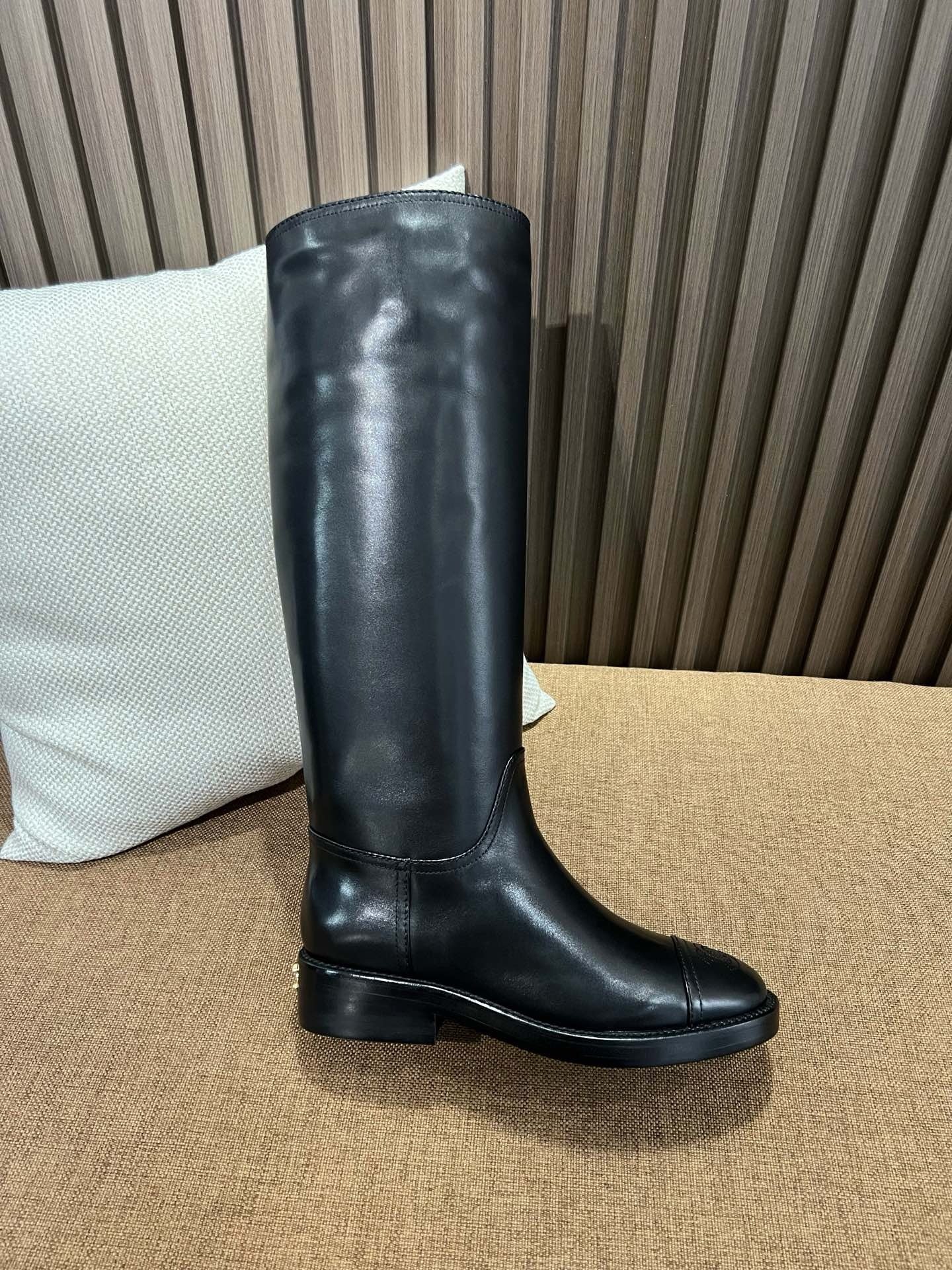 샤넬 하이 부츠 카프스킨 블랙