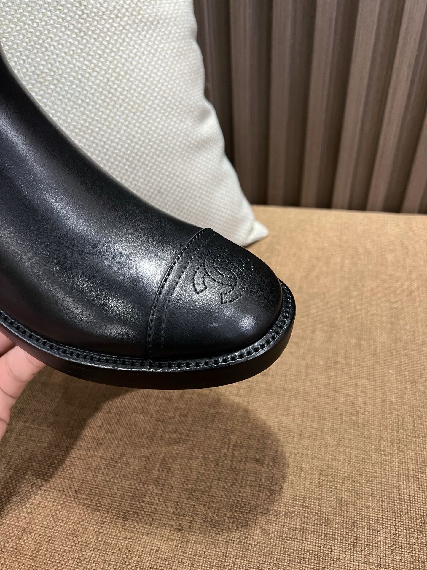 샤넬 하이 부츠 카프스킨 블랙