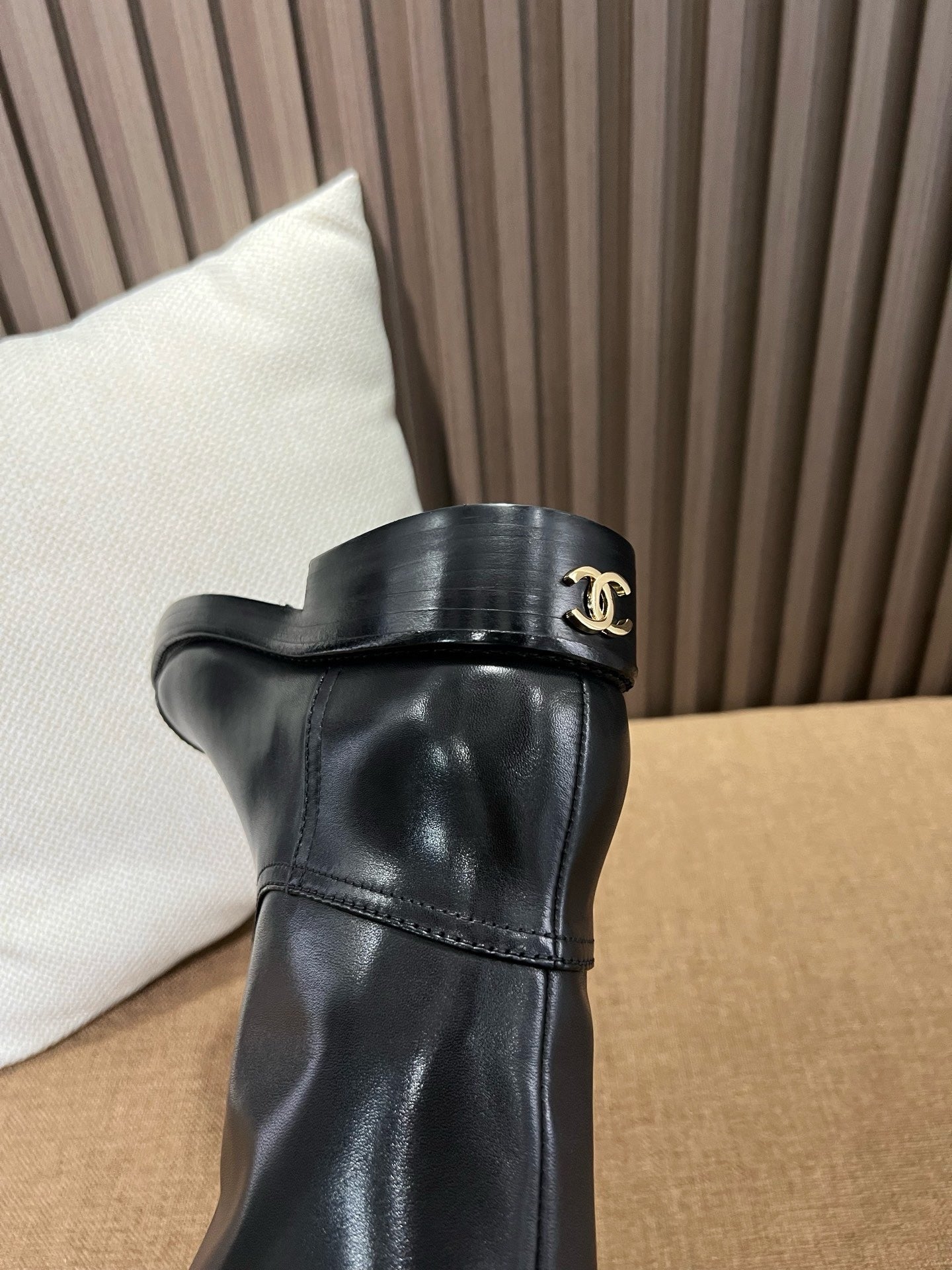 샤넬 하이 부츠 카프스킨 블랙