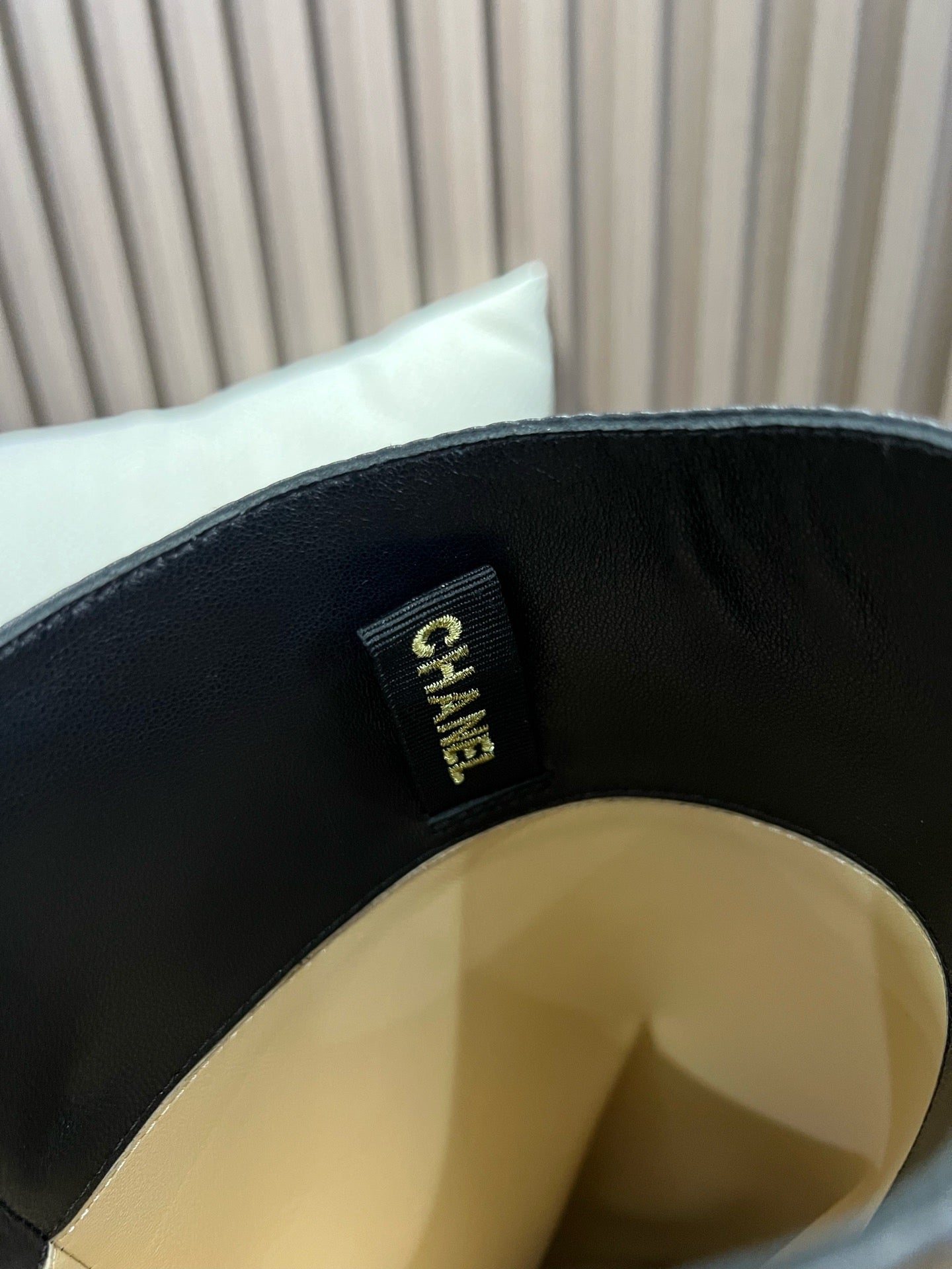 샤넬 하이 부츠 카프스킨 블랙