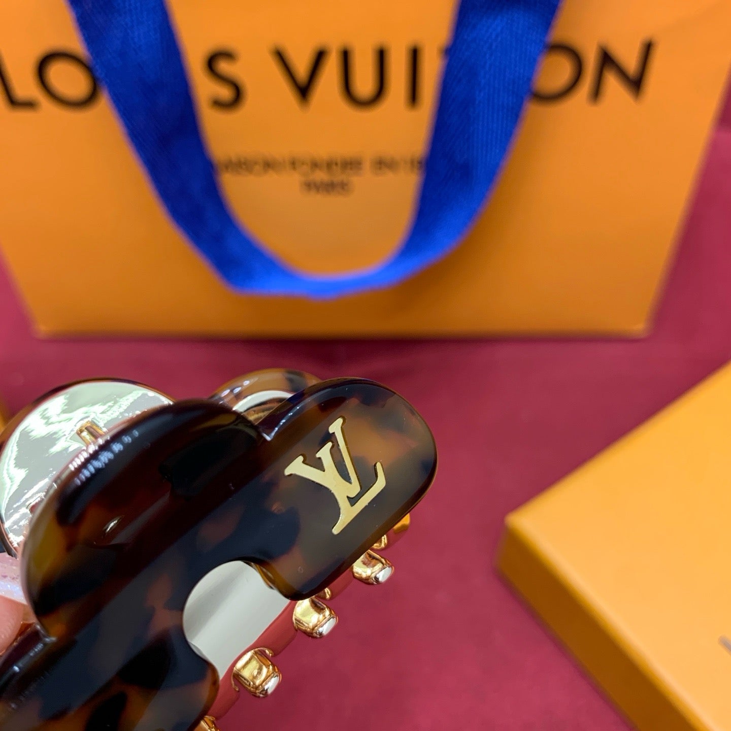 루이비통 헤어 클립 백 참 2