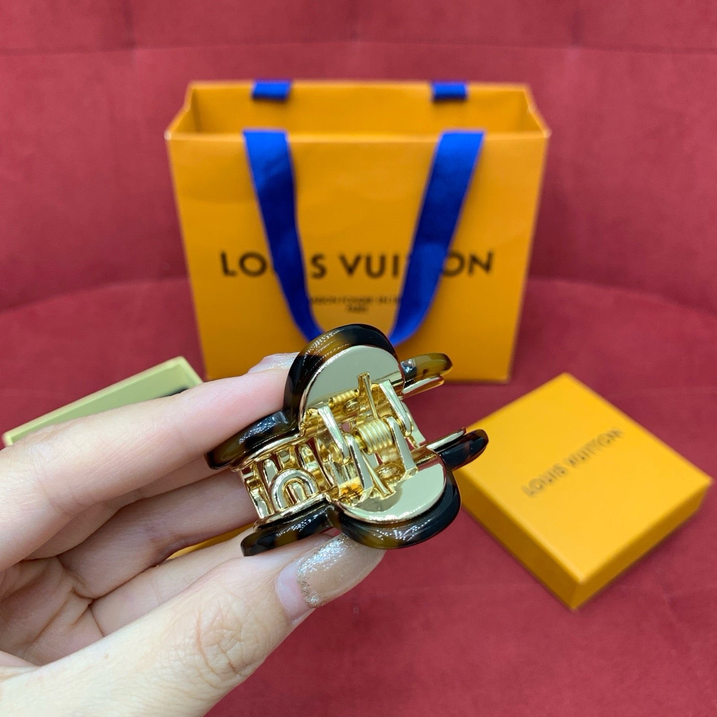 루이비통 헤어 클립 백 참 2