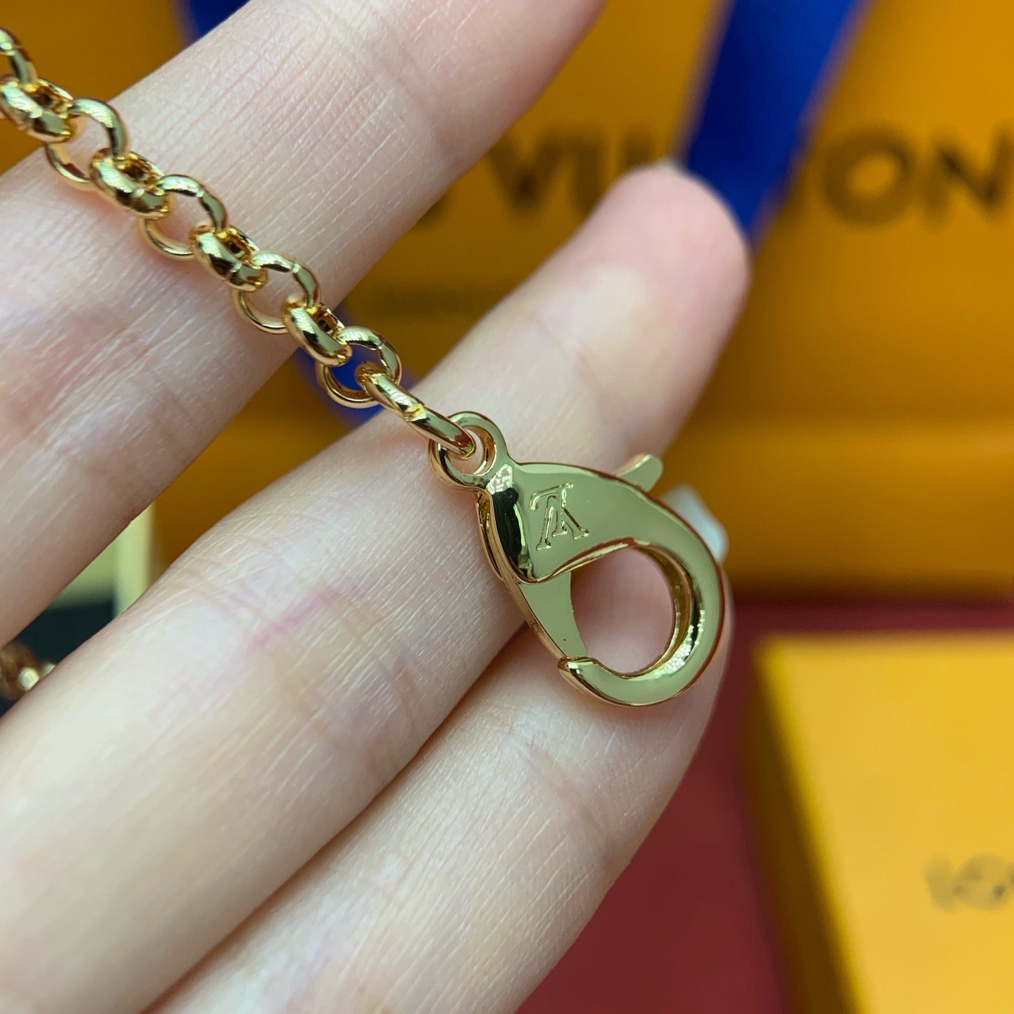 루이비통 헤어 클립 백 참 3