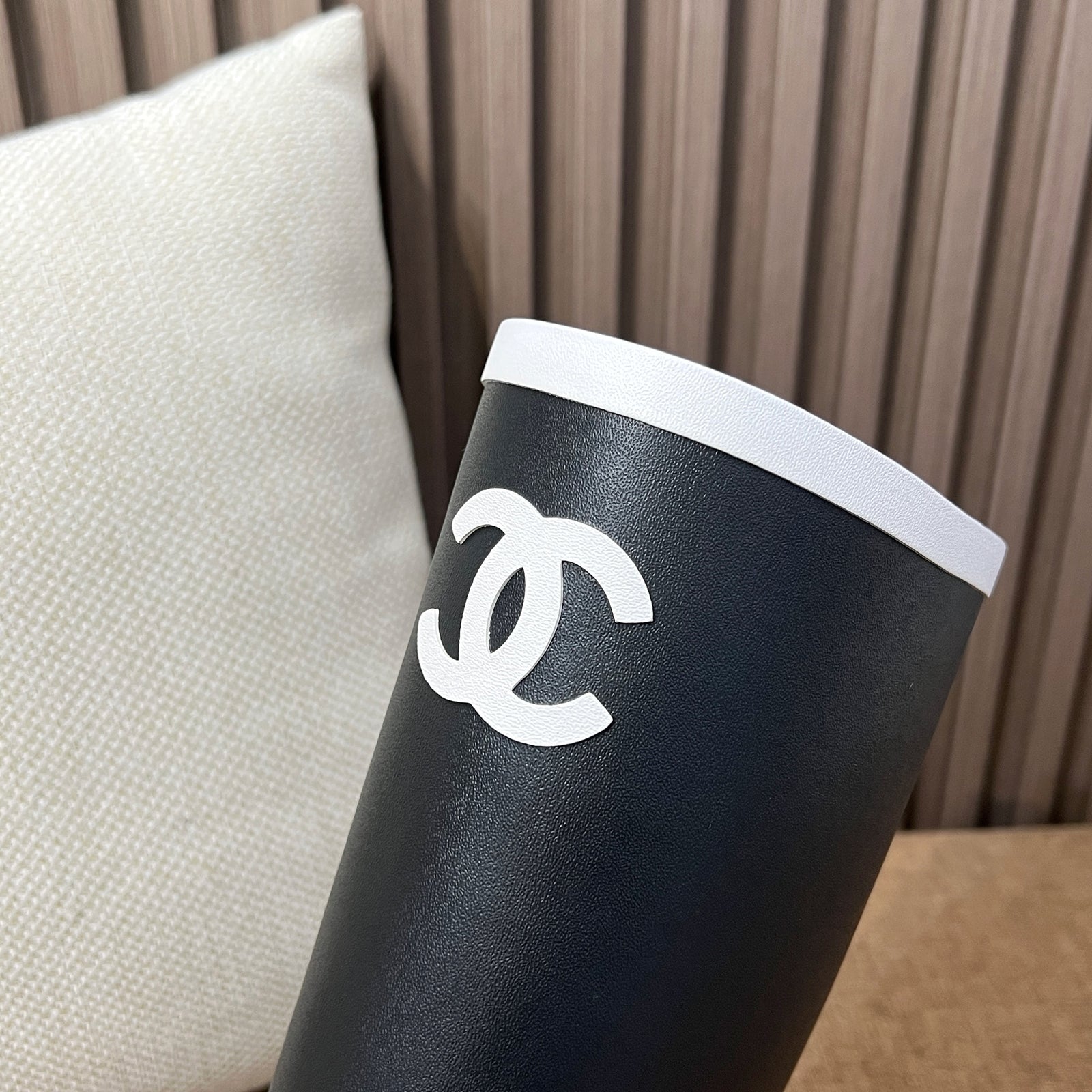 샤넬 CC 로고 블랙 앤 화이트 뉴 러버 레인 부츠