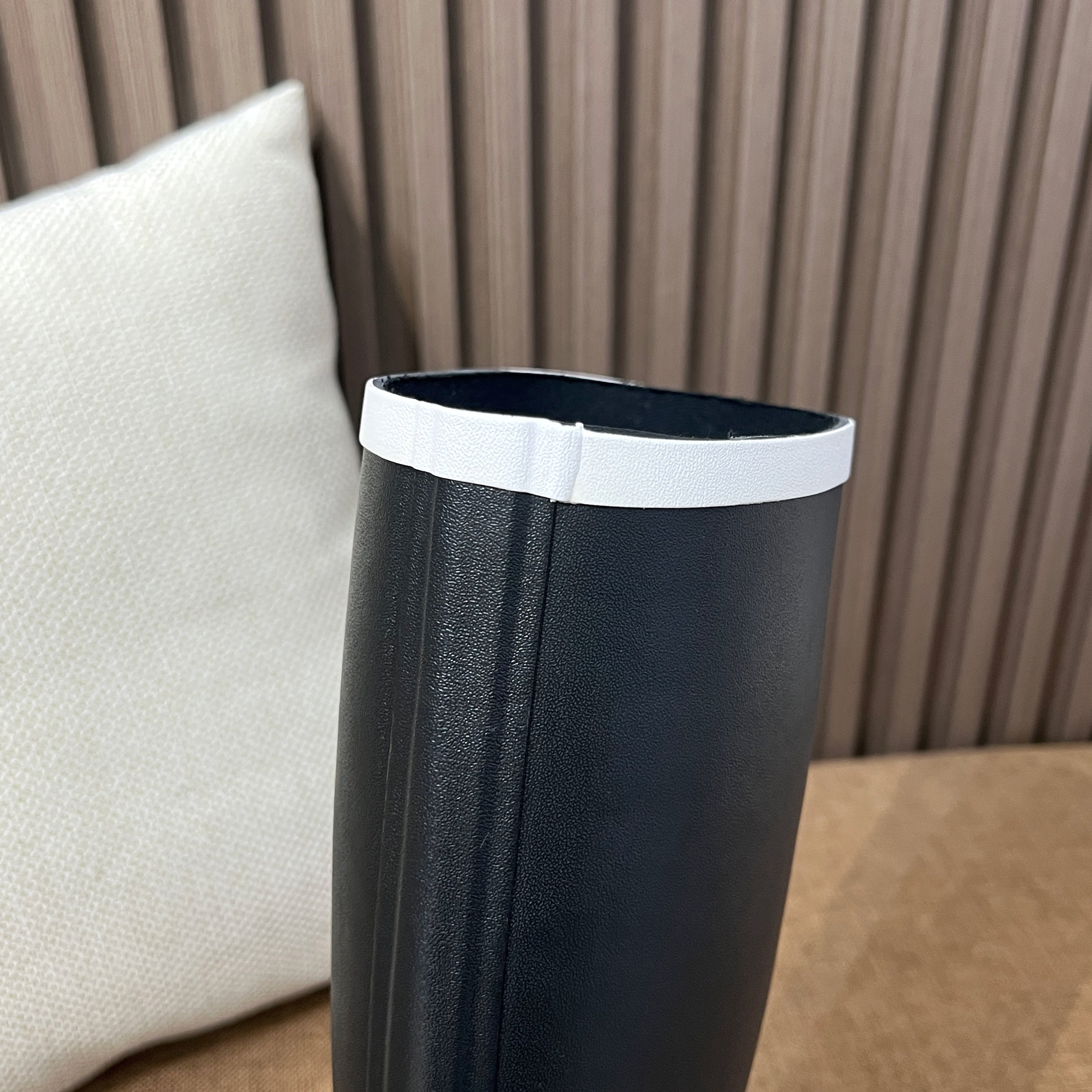 샤넬 CC 로고 블랙 앤 화이트 뉴 러버 레인 부츠