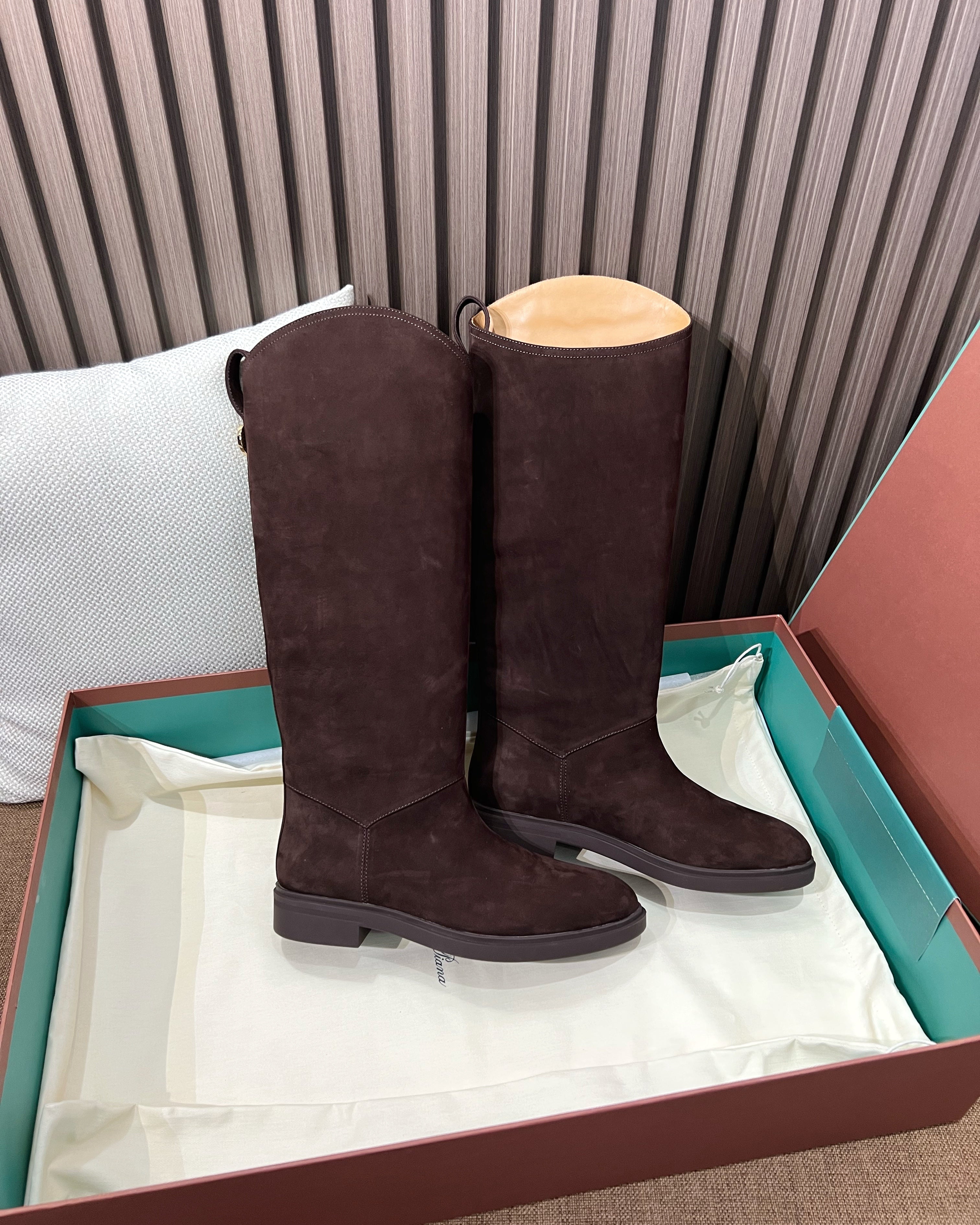 로로피아나 킬다 부츠 스웨이드