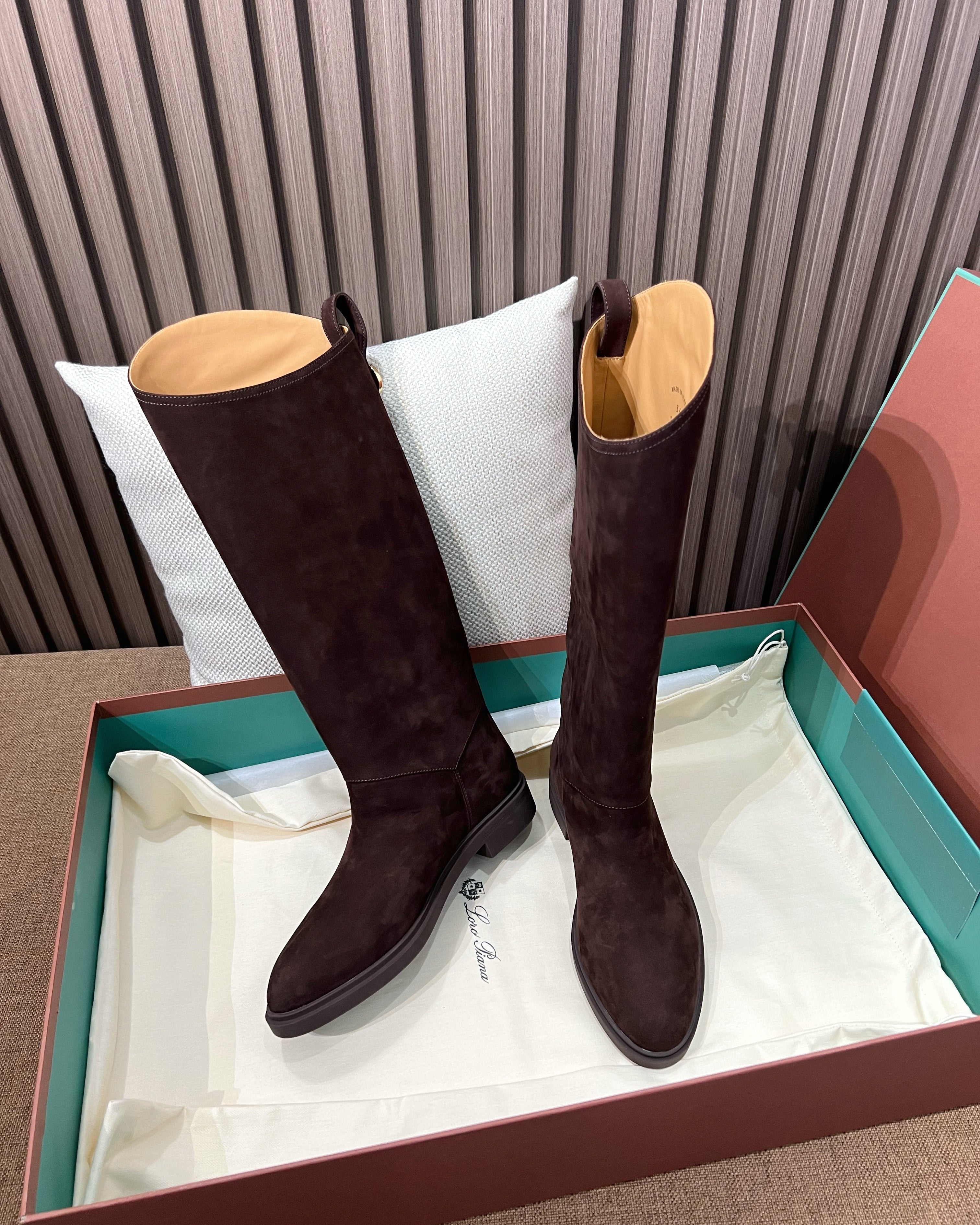 로로피아나 킬다 부츠 스웨이드