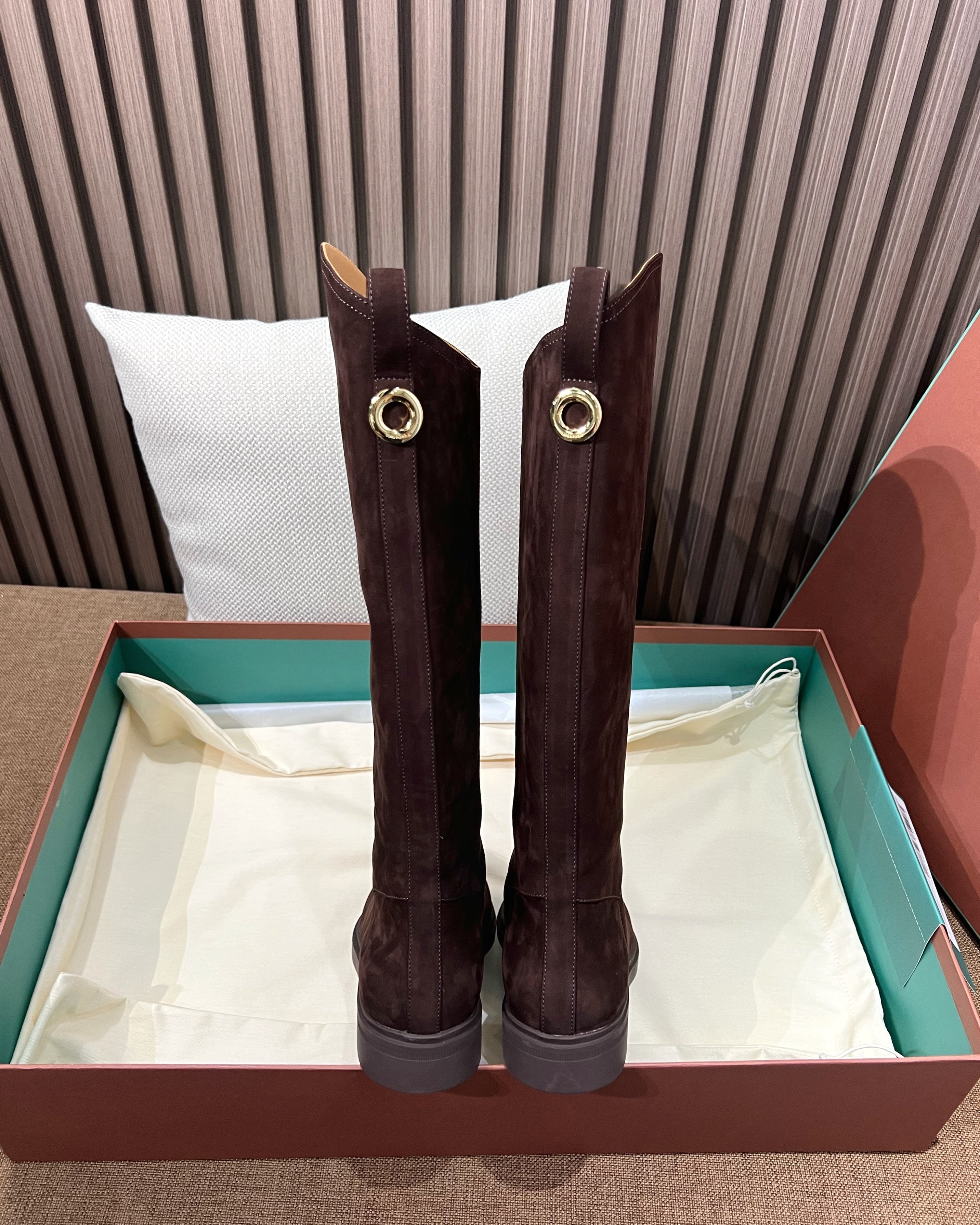 로로피아나 킬다 부츠 스웨이드