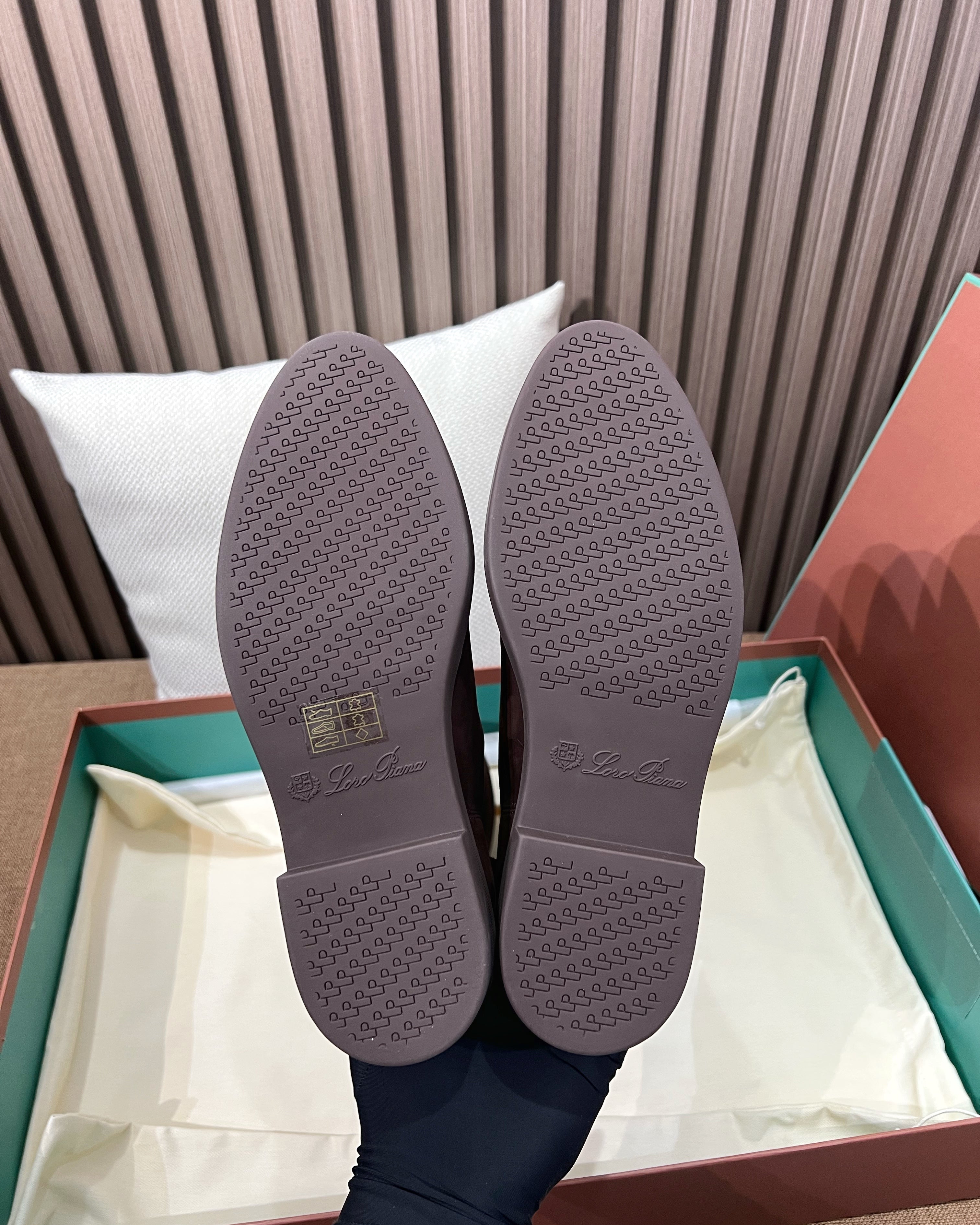 로로피아나 킬다 부츠 스웨이드