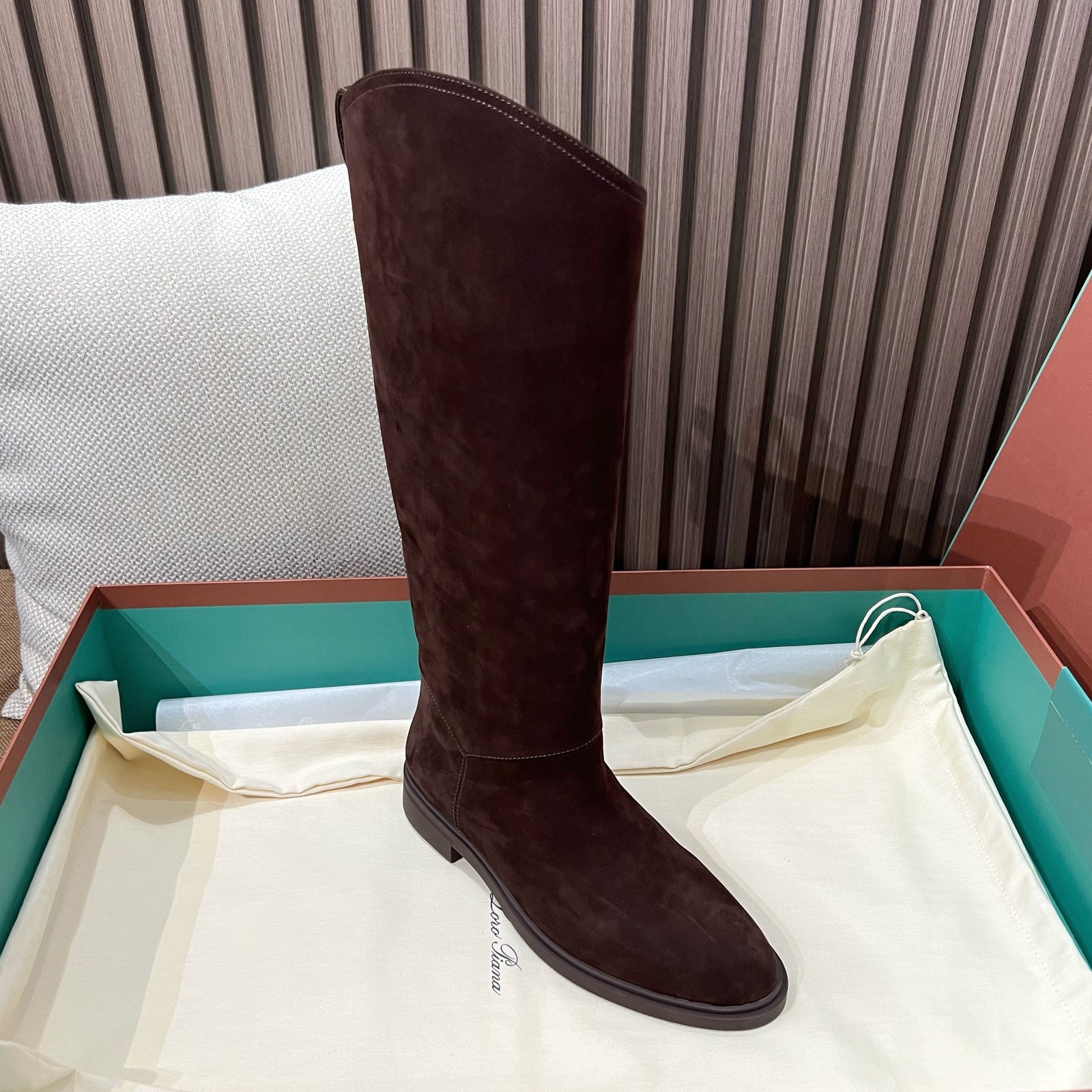 로로피아나 킬다 부츠 스웨이드