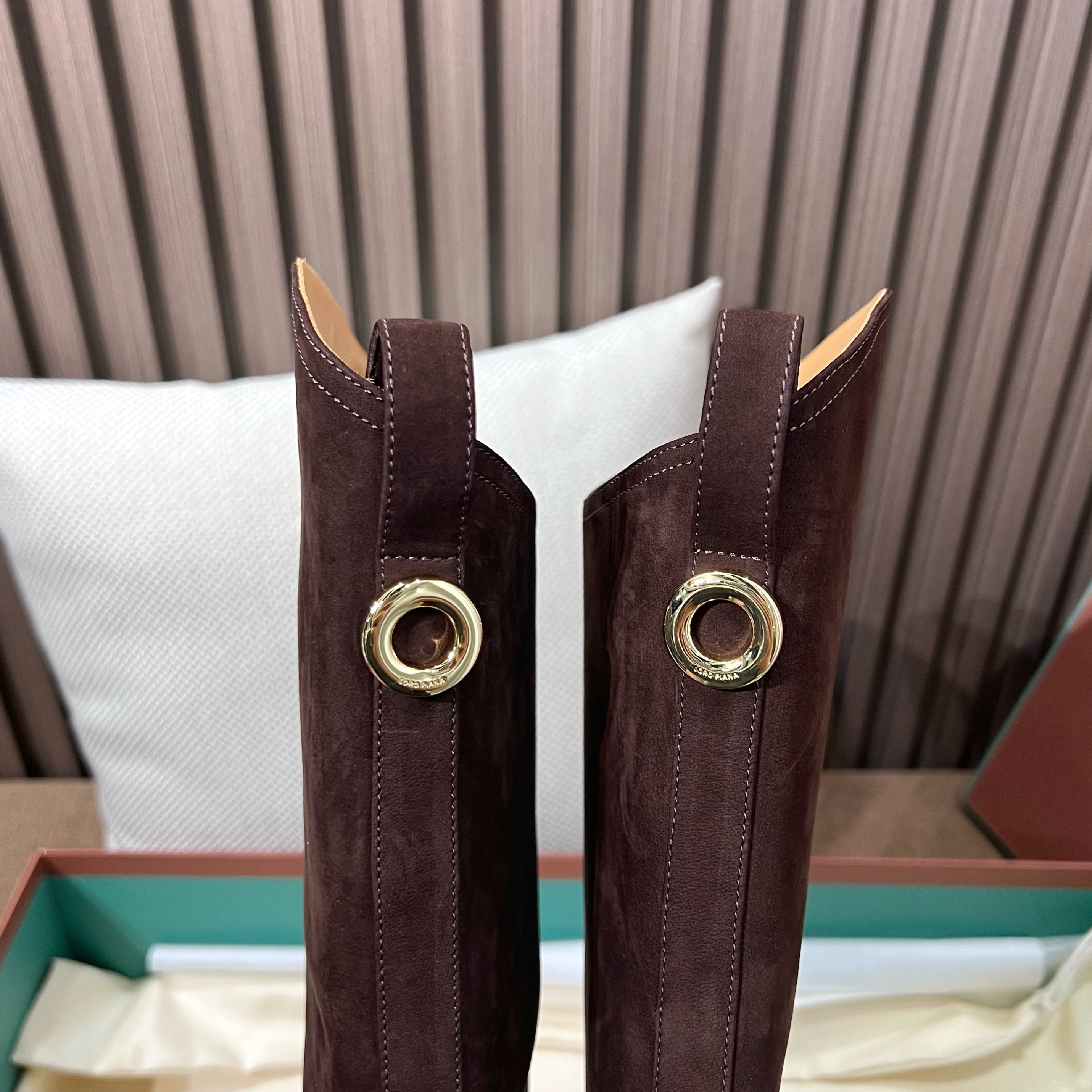 로로피아나 킬다 부츠 스웨이드