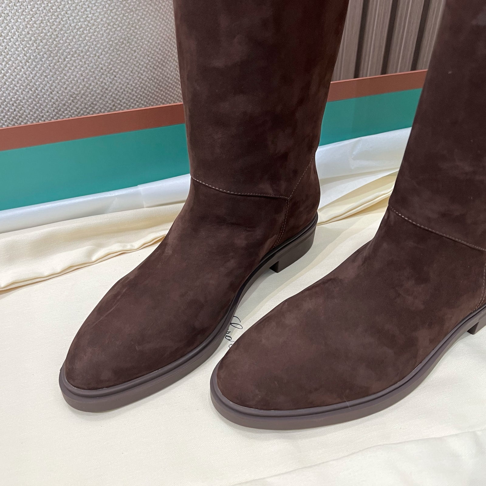 로로피아나 킬다 부츠 스웨이드