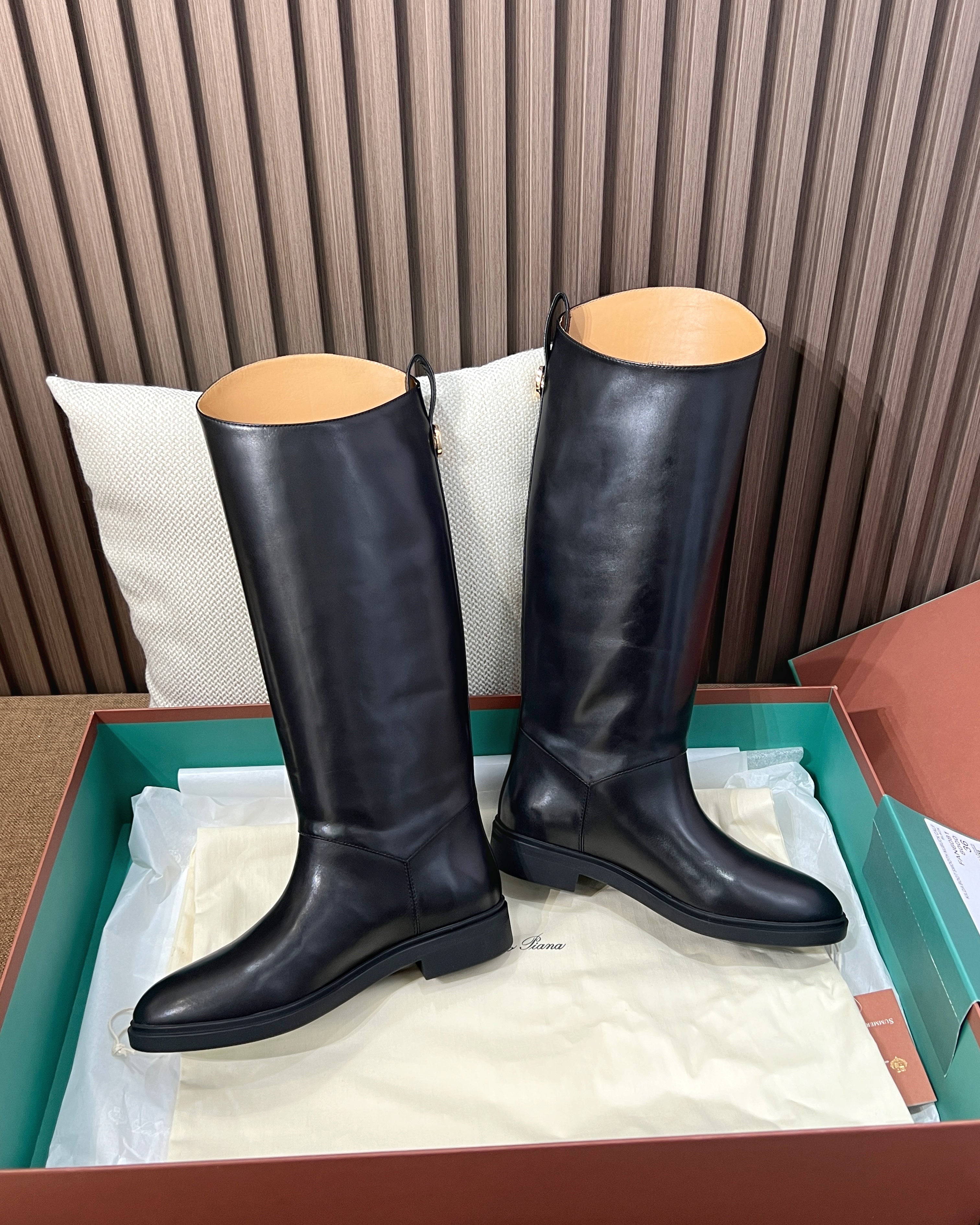 로로피아나 킬다 부츠 카프스킨