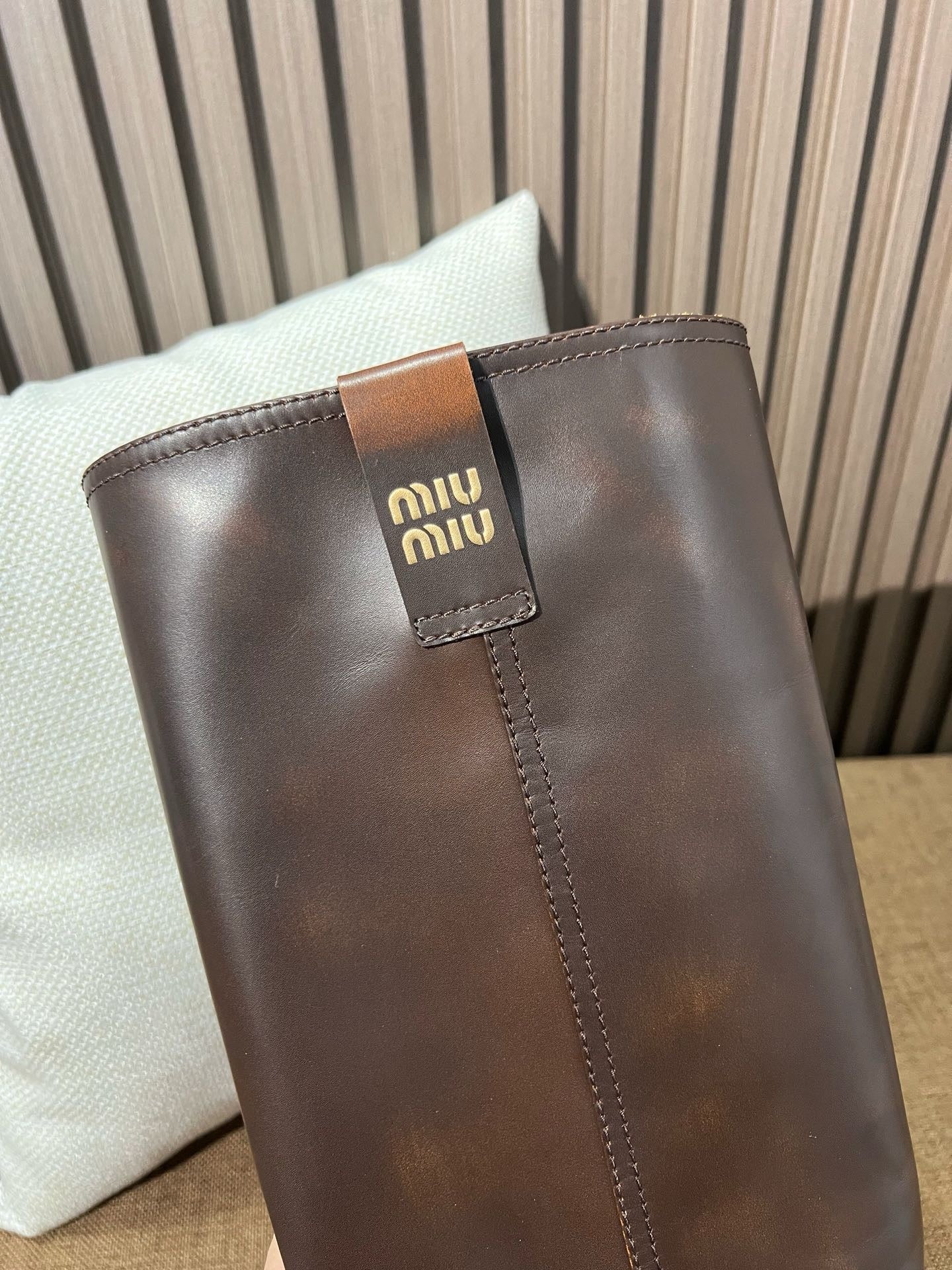 미우미우 퓌메 가죽 부츠