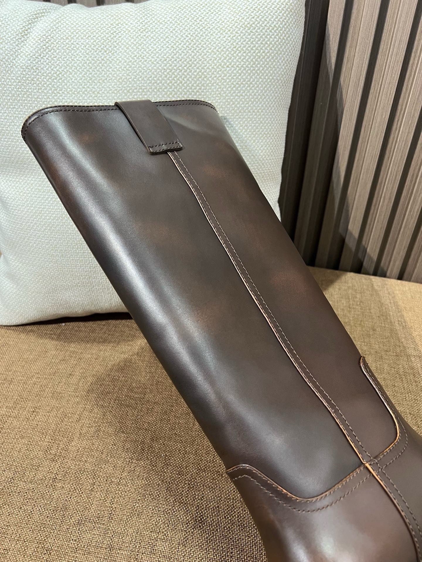 미우미우 퓌메 가죽 부츠