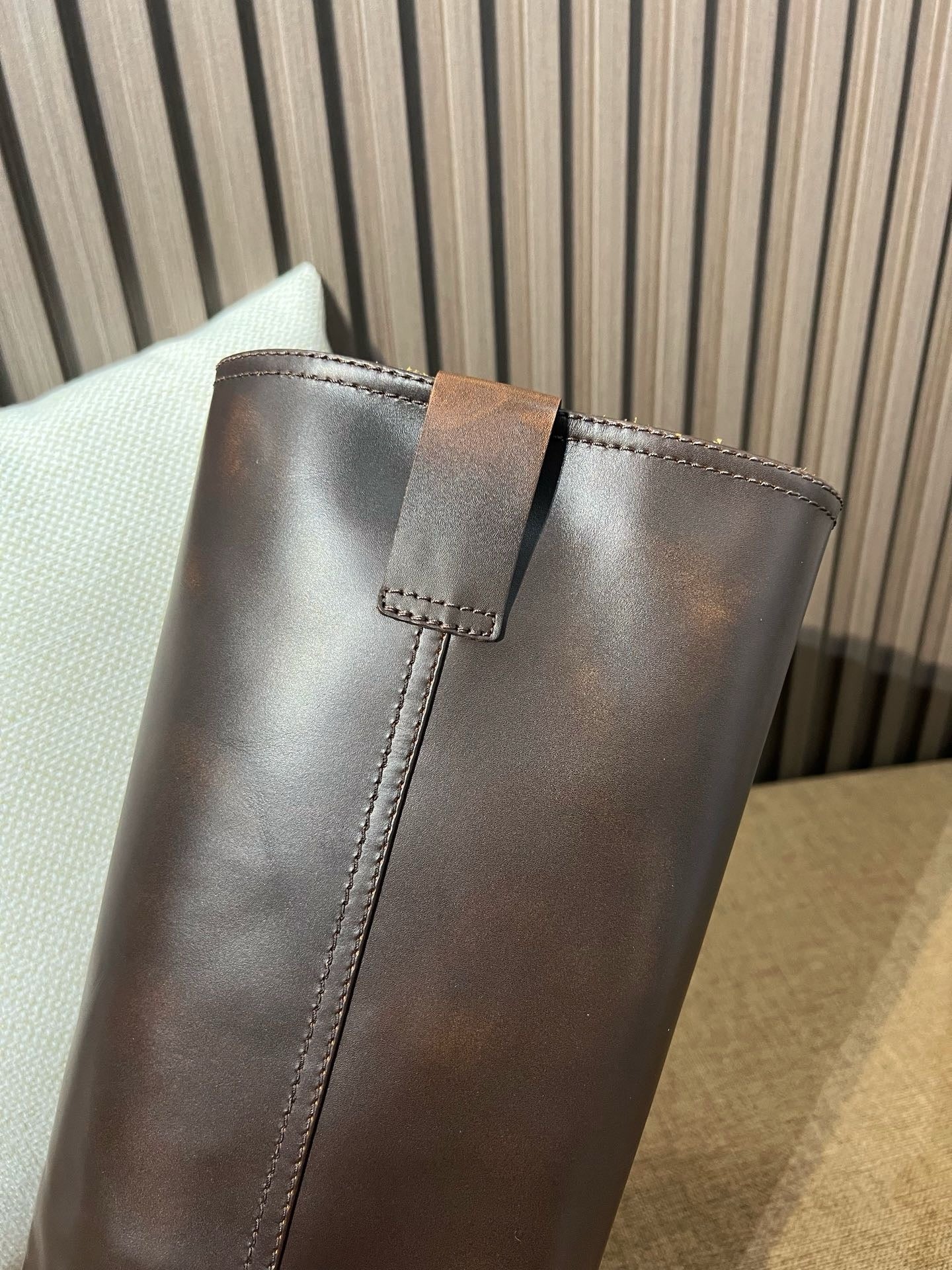 미우미우 퓌메 가죽 부츠