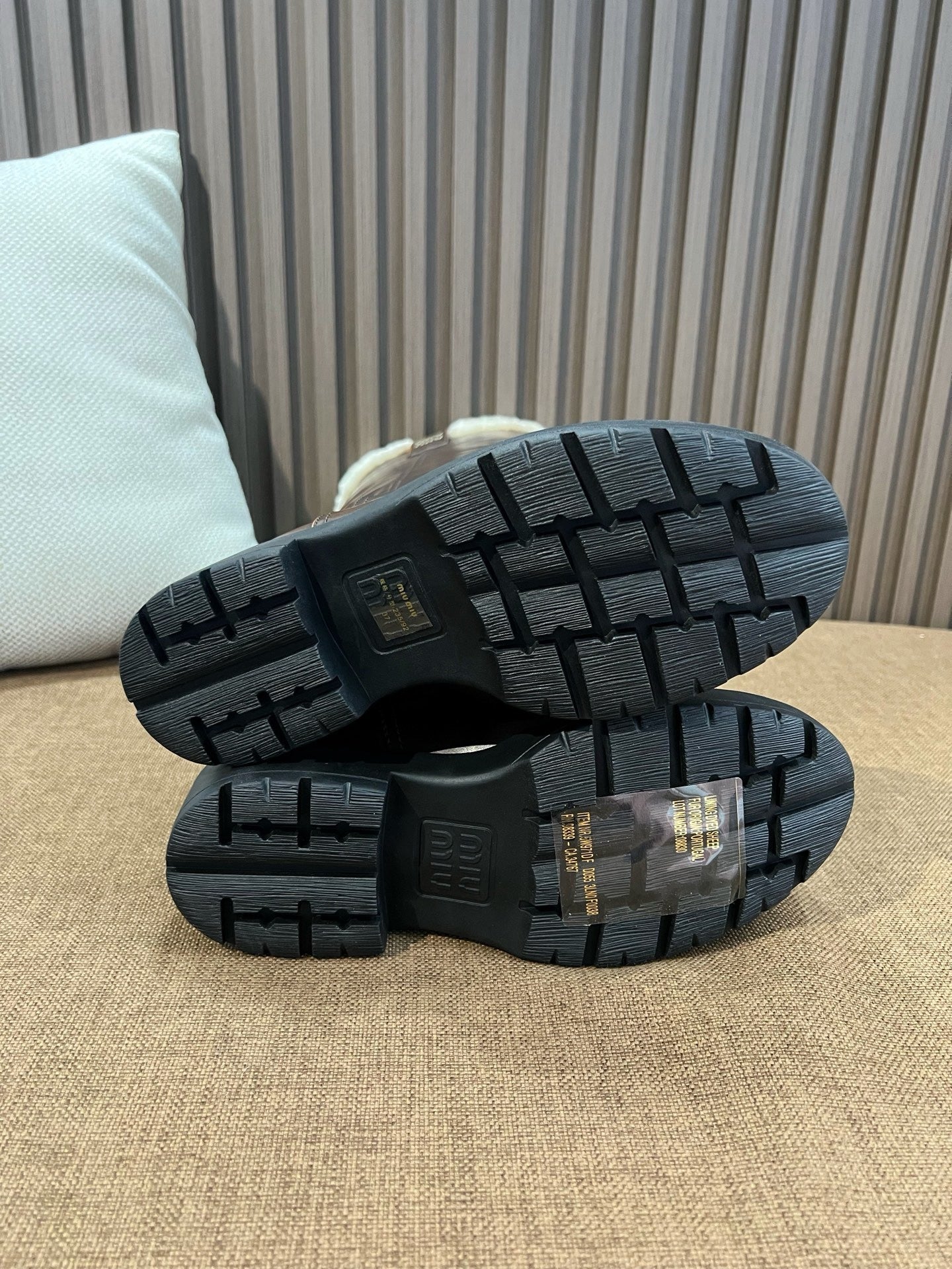 미우미우 시어링 가죽 롱 부츠 시에나