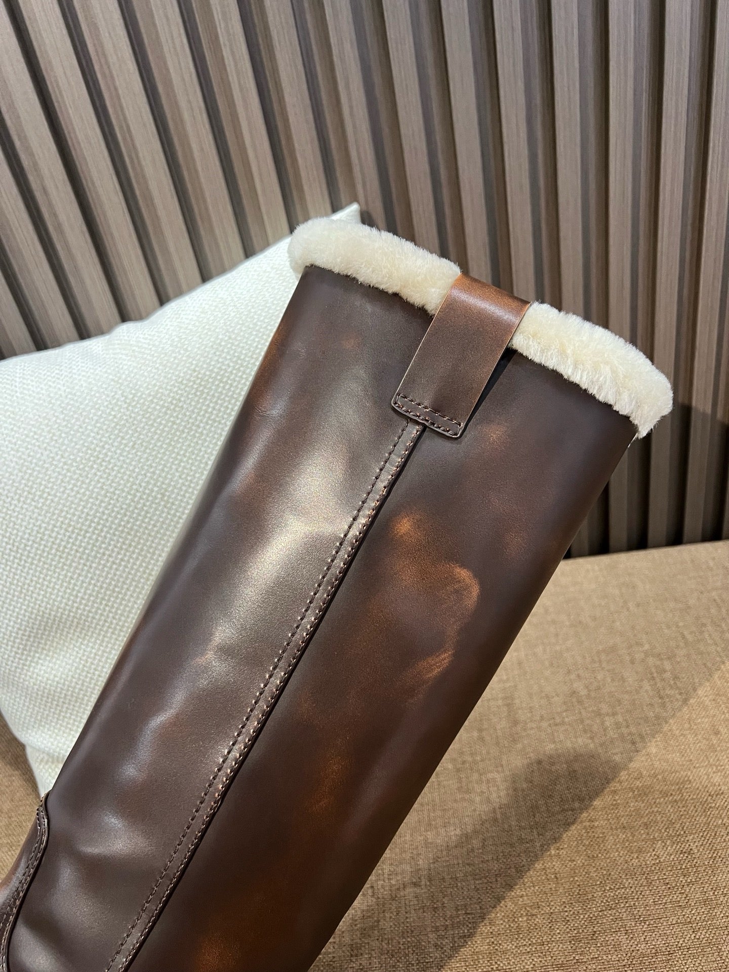 미우미우 시어링 가죽 롱 부츠 시에나