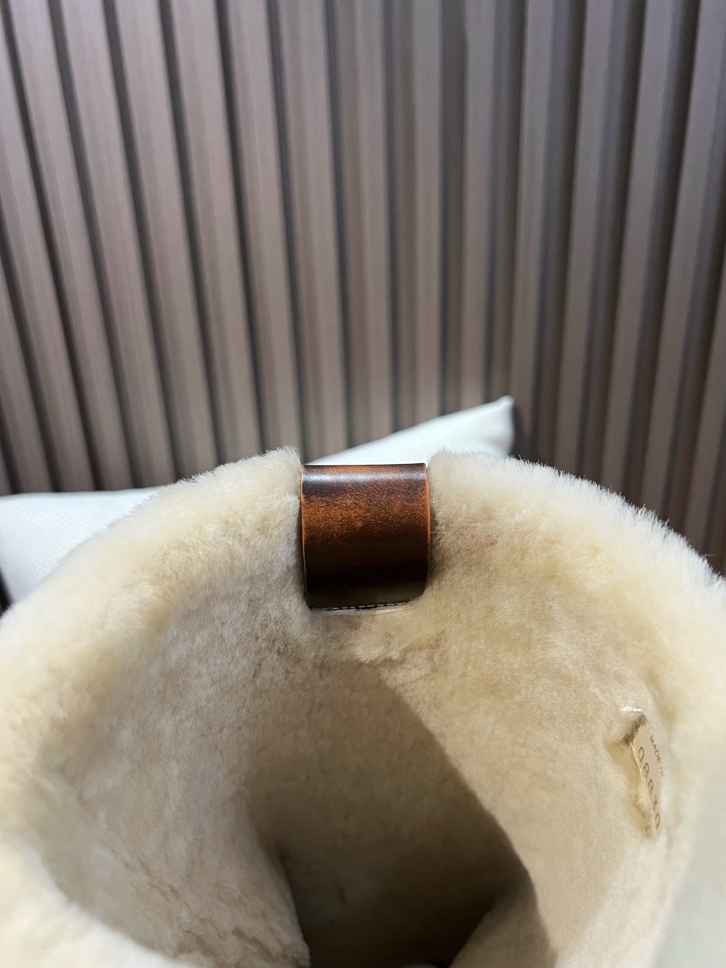 미우미우 시어링 가죽 롱 부츠 시에나