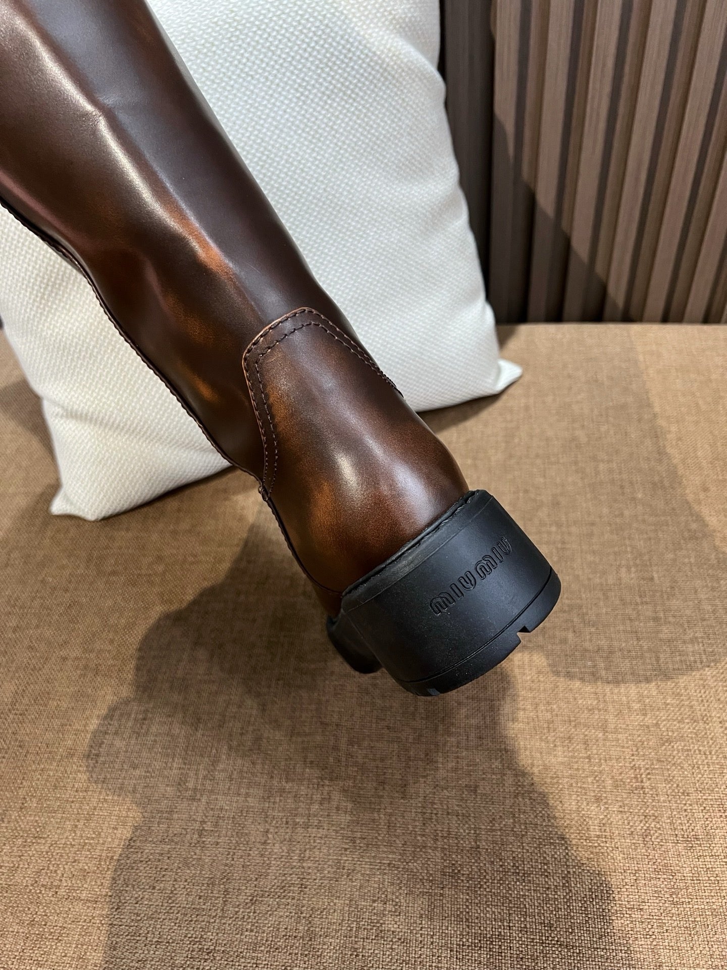 미우미우 시어링 가죽 롱 부츠 시에나